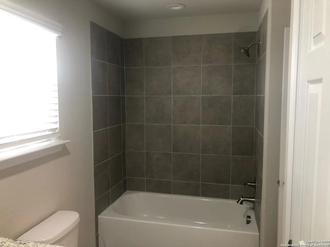 1500 Lucille St St, Seguin, TX 78155