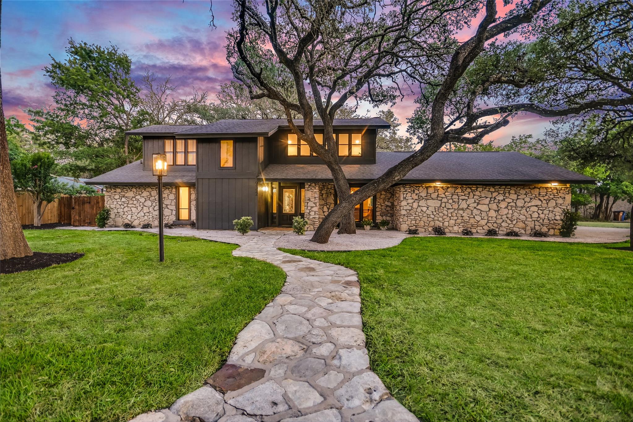 9112 Balcones Club Dr, Austin, TX 78750