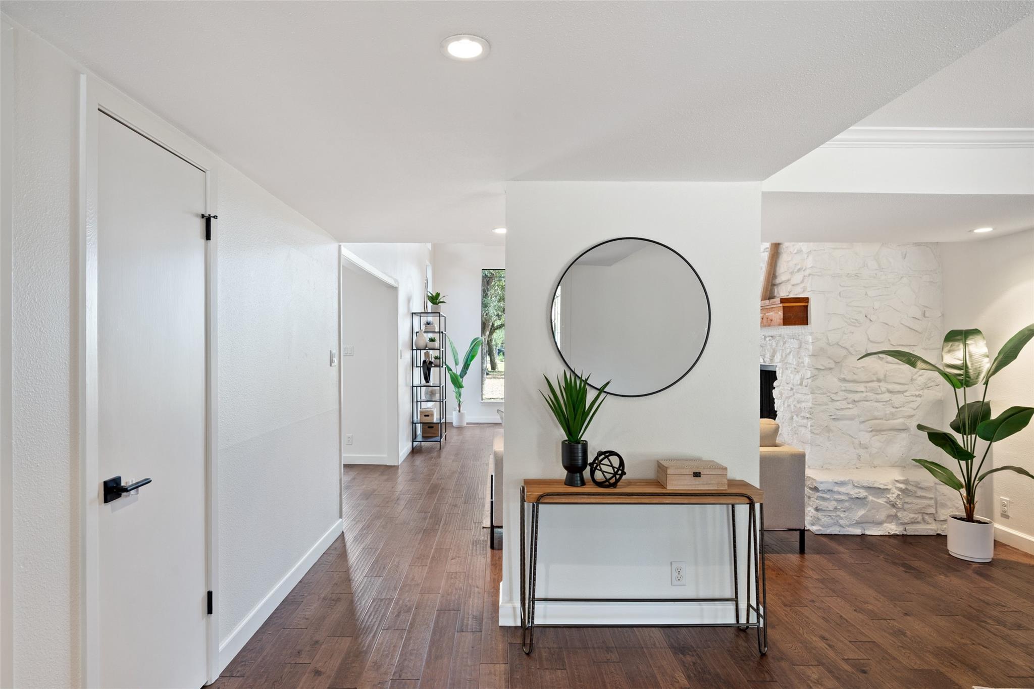 9112 Balcones Club Dr, Austin, TX 78750