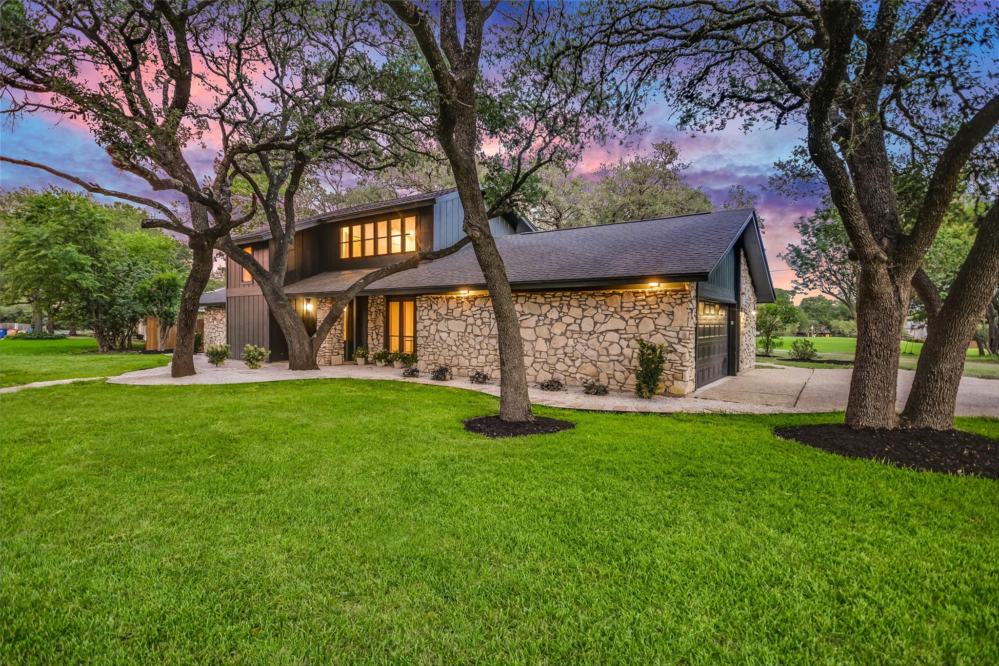 9112 Balcones Club Dr, Austin, TX 78750