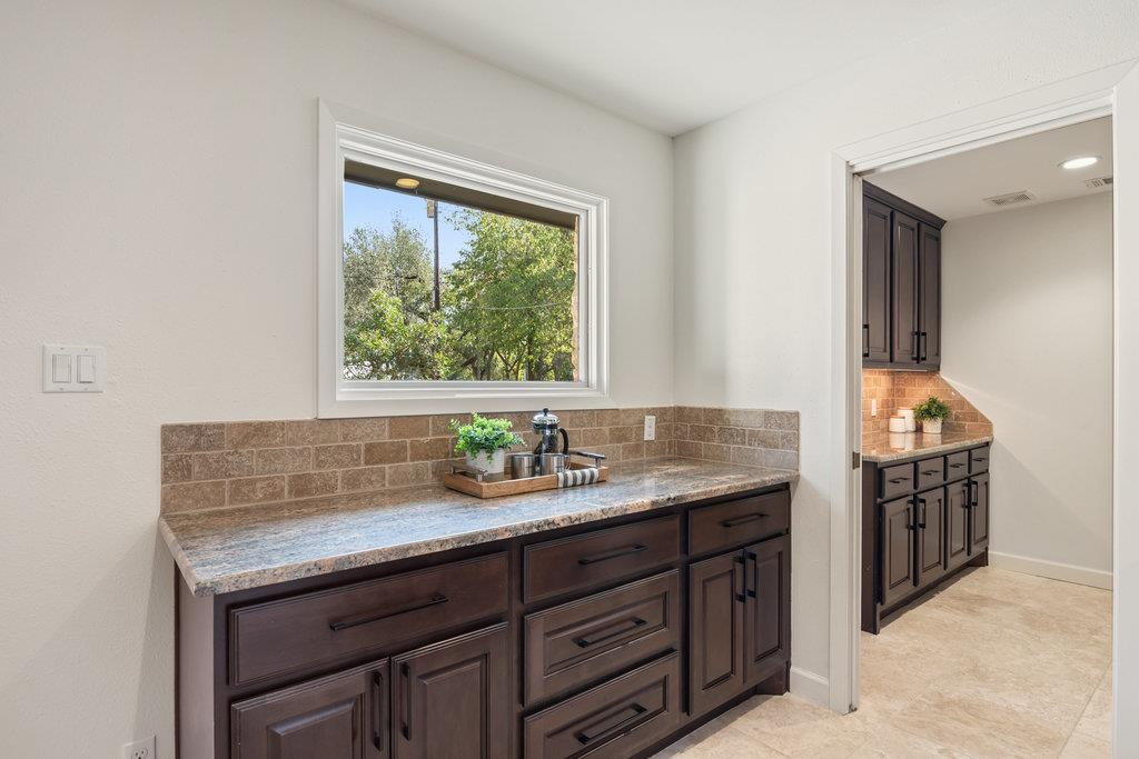 9112 Balcones Club Dr, Austin, TX 78750