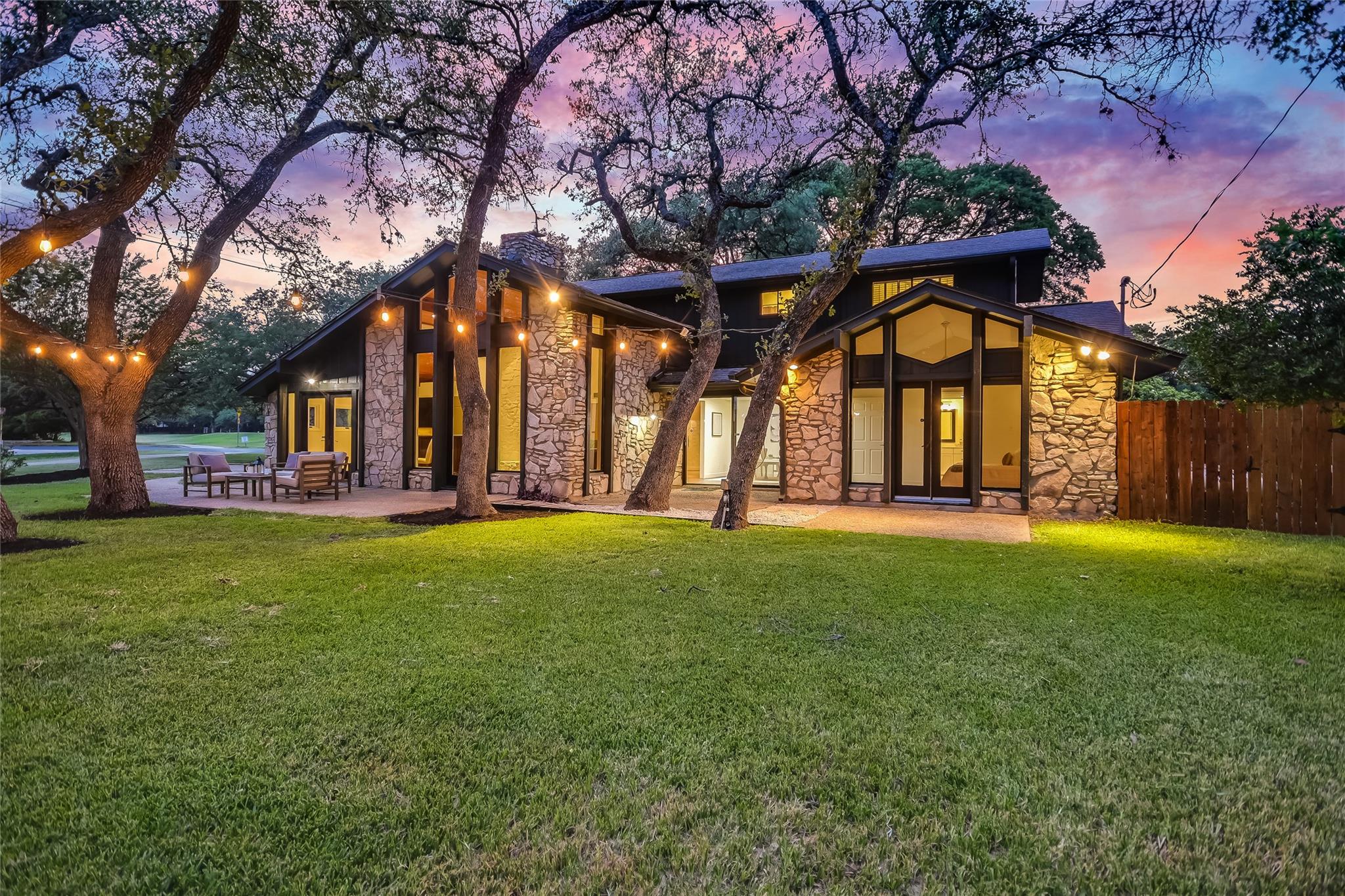 9112 Balcones Club Dr, Austin, TX 78750