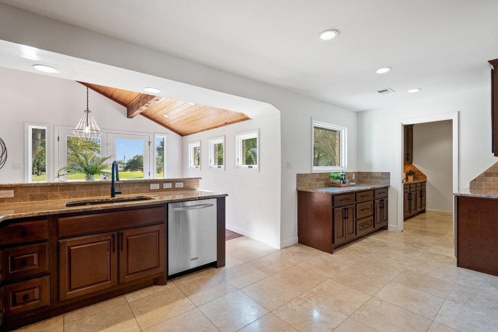 9112 Balcones Club Dr, Austin, TX 78750