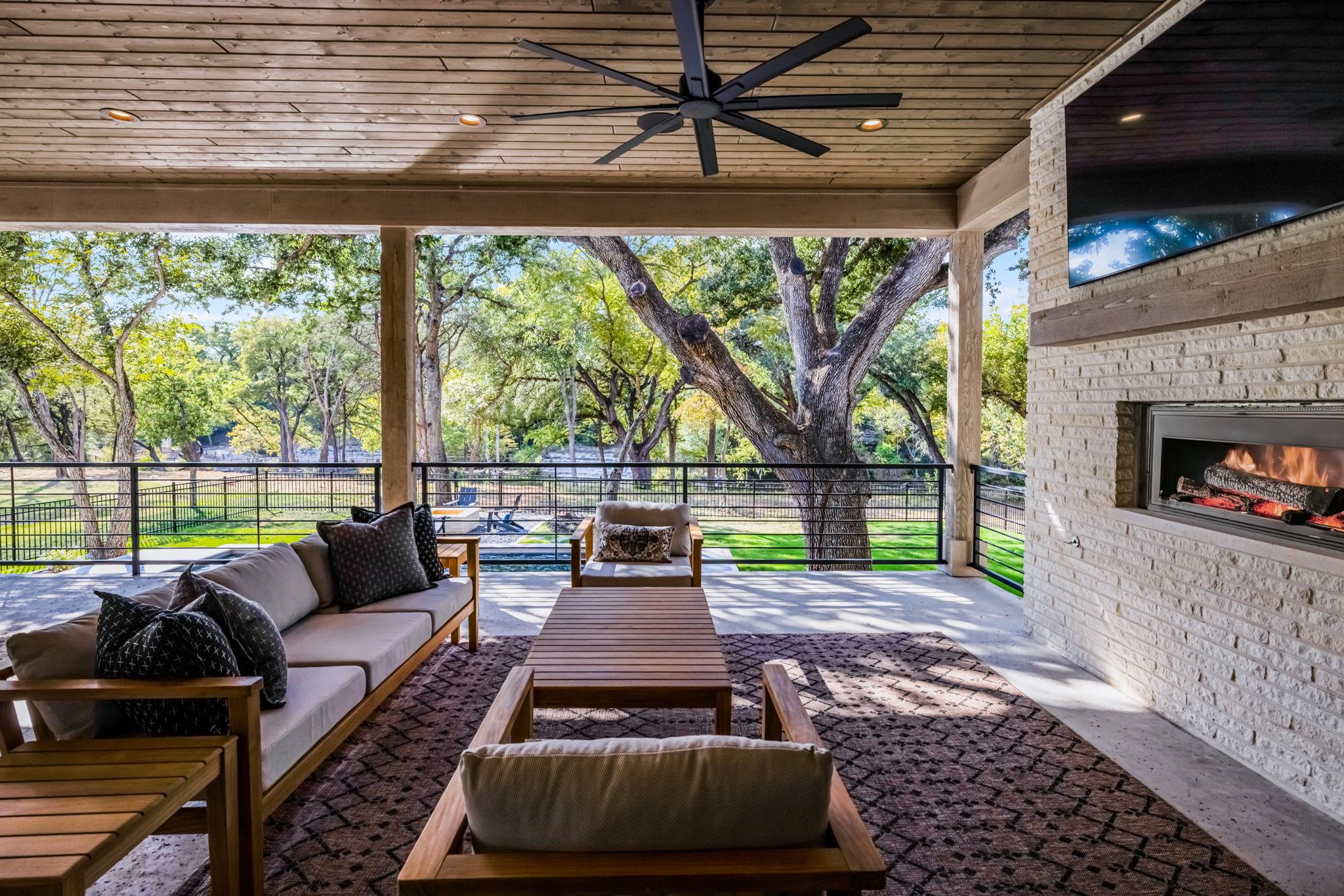 232 Riverfront Dr, New Braunfels, TX 78132