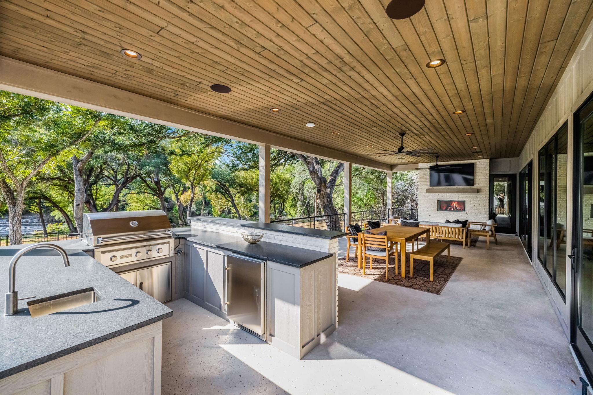 232 Riverfront Dr, New Braunfels, TX 78132