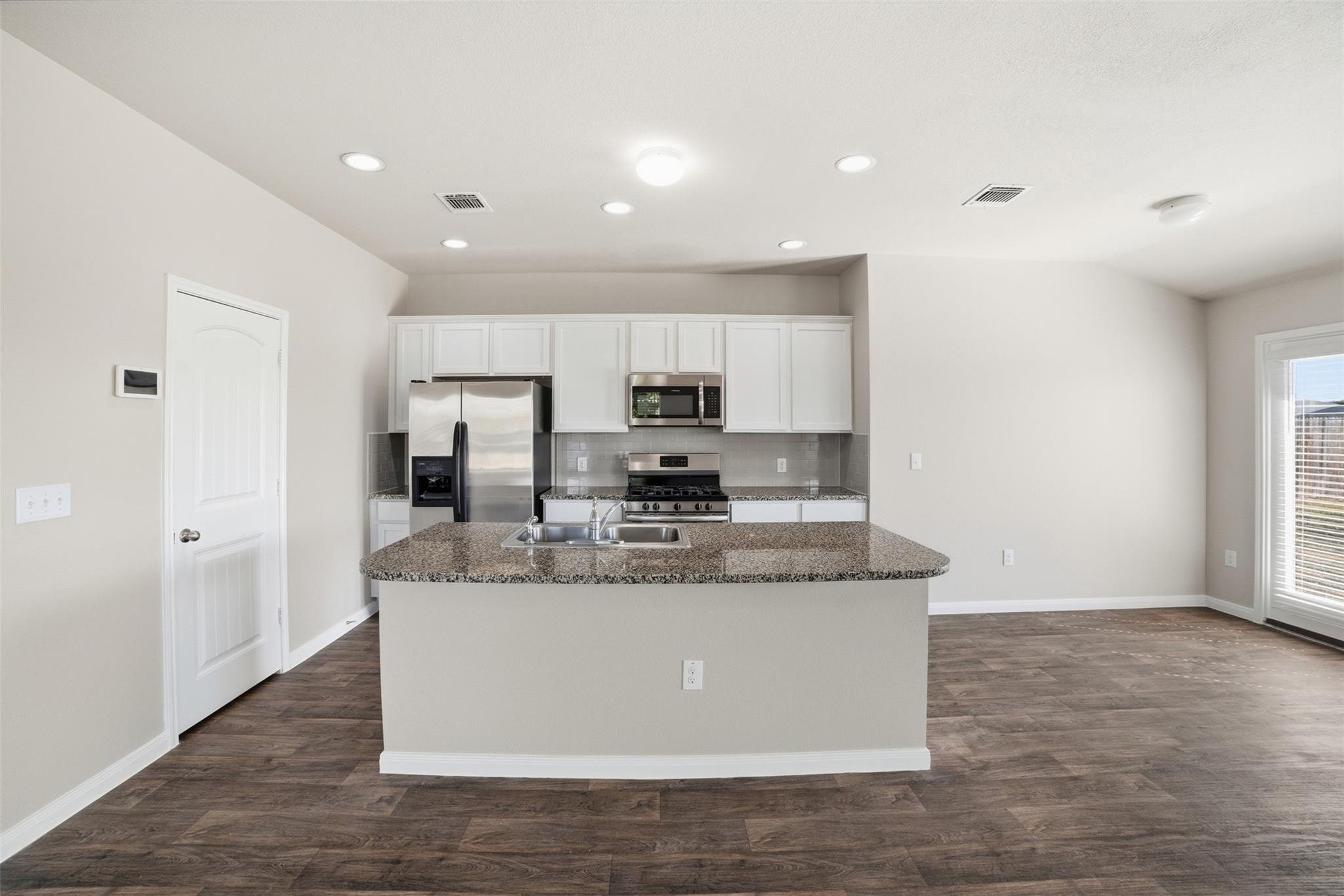 600 Marimoor Dr, Hutto, TX 78634