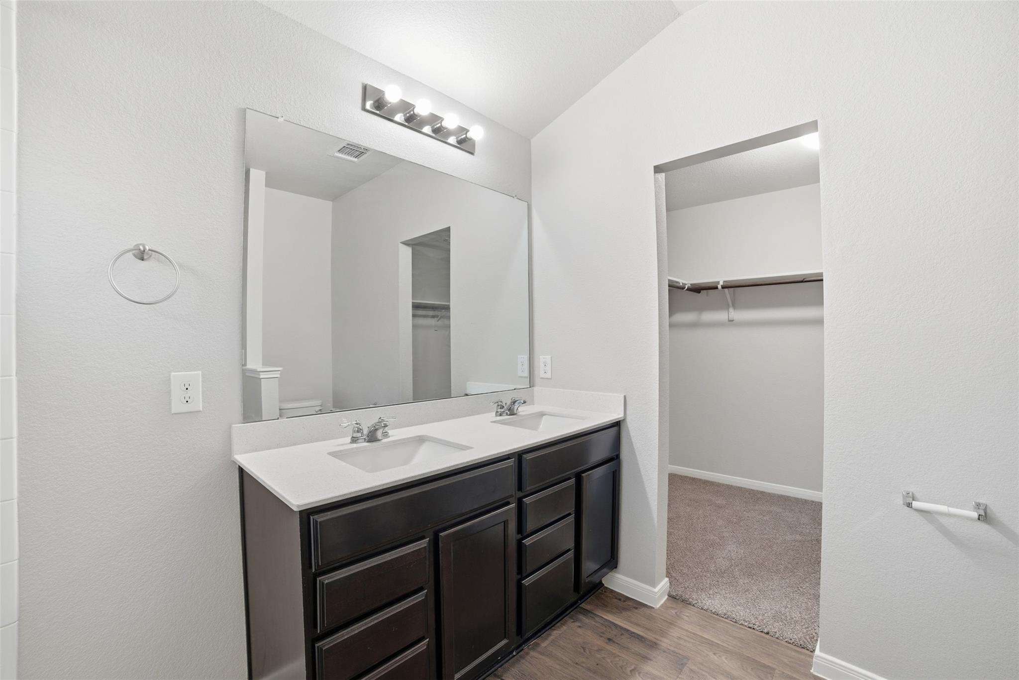 600 Marimoor Dr, Hutto, TX 78634