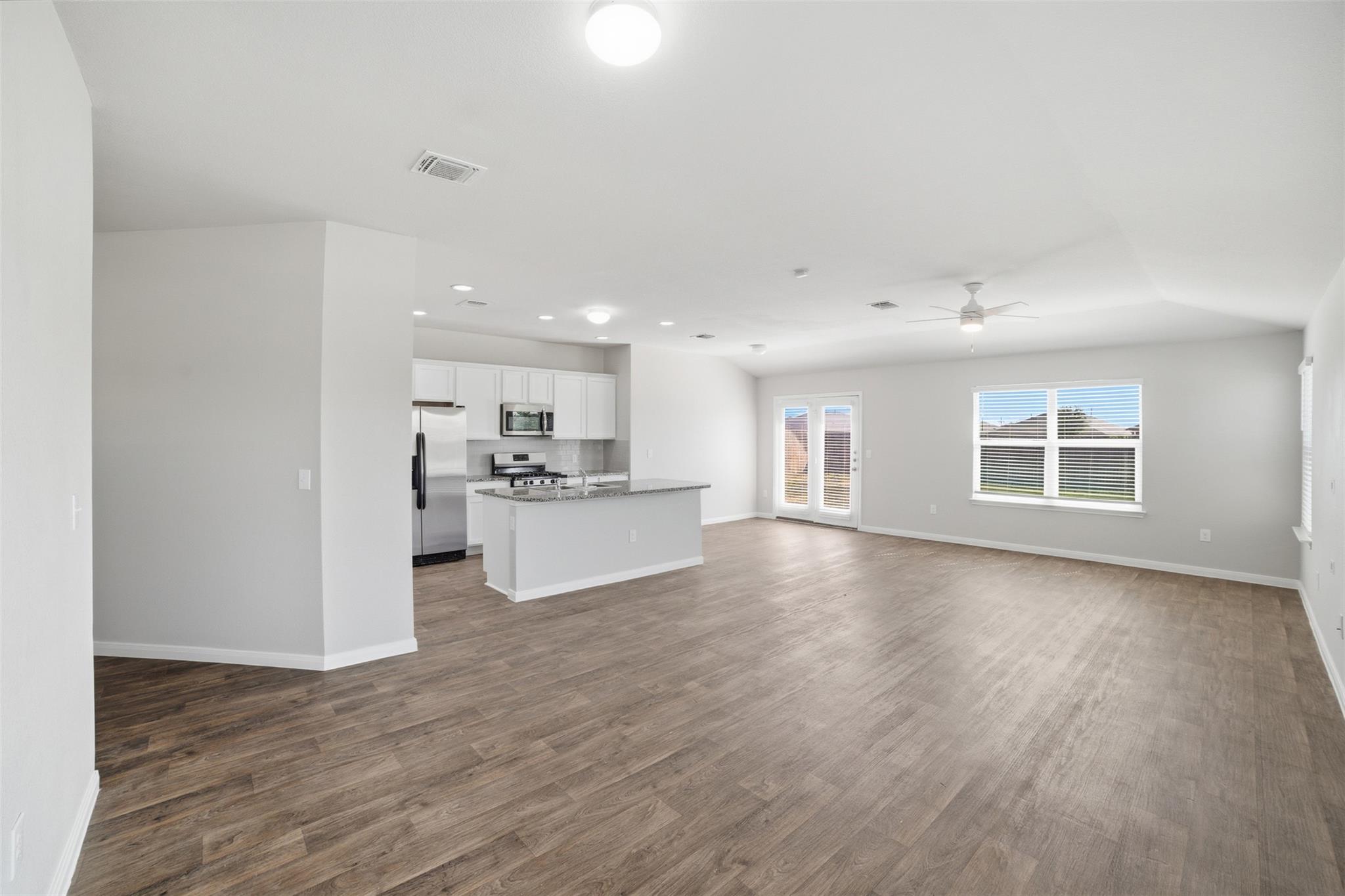 600 Marimoor Dr, Hutto, TX 78634