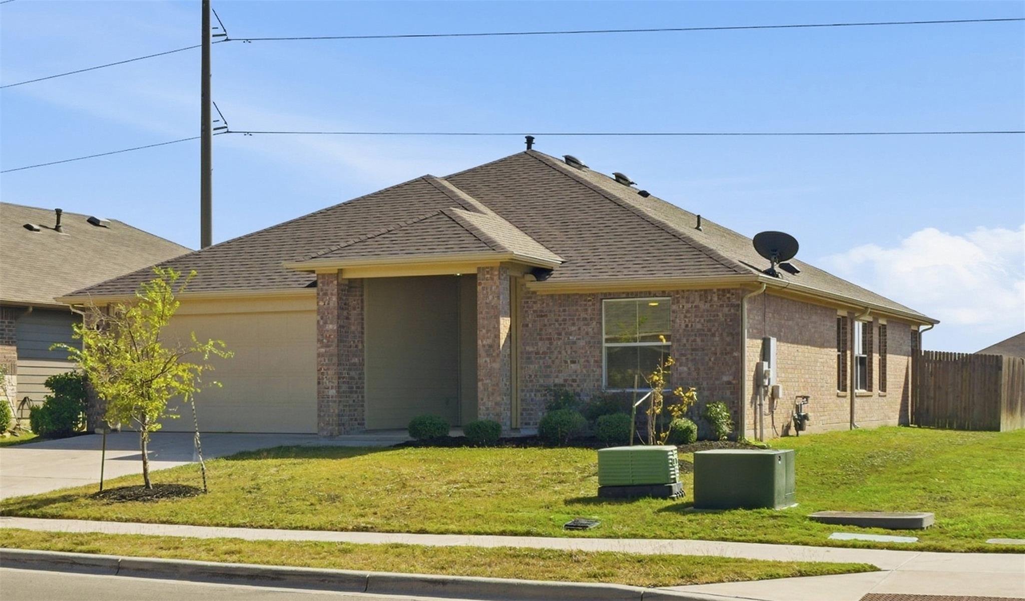 600 Marimoor Dr, Hutto, TX 78634