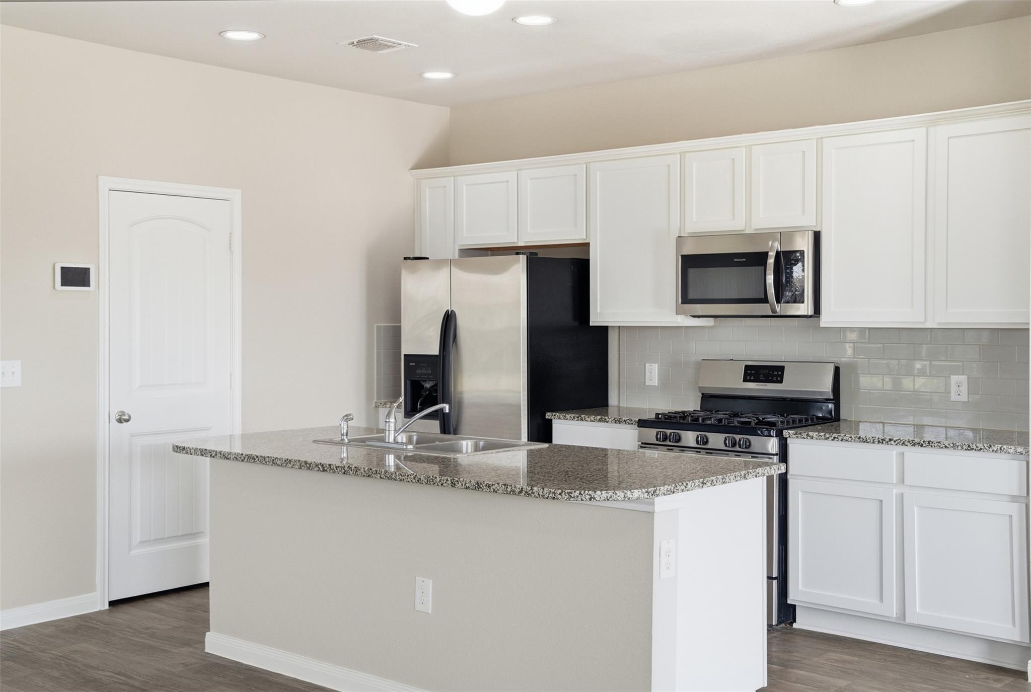 600 Marimoor Dr, Hutto, TX 78634