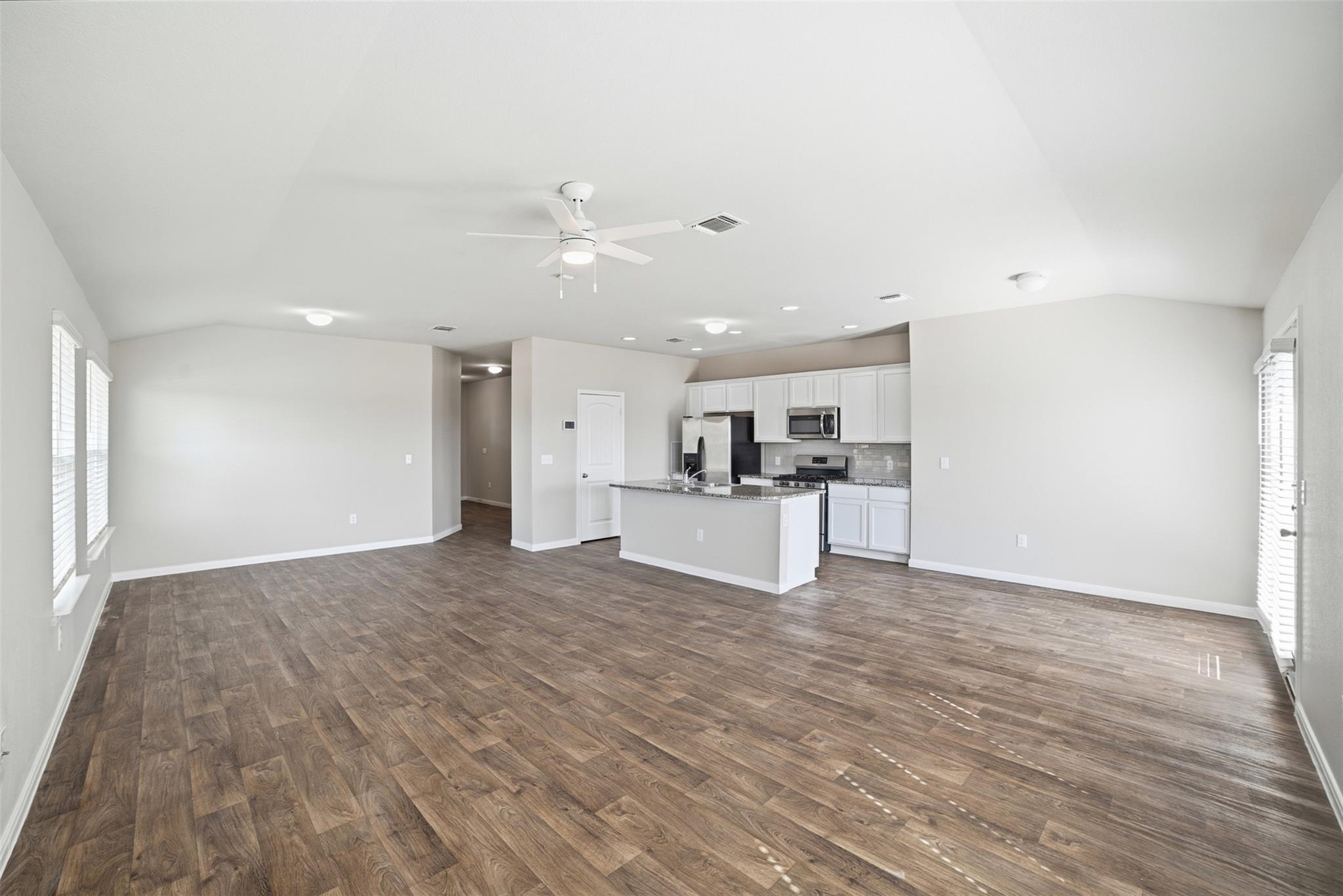 600 Marimoor Dr, Hutto, TX 78634