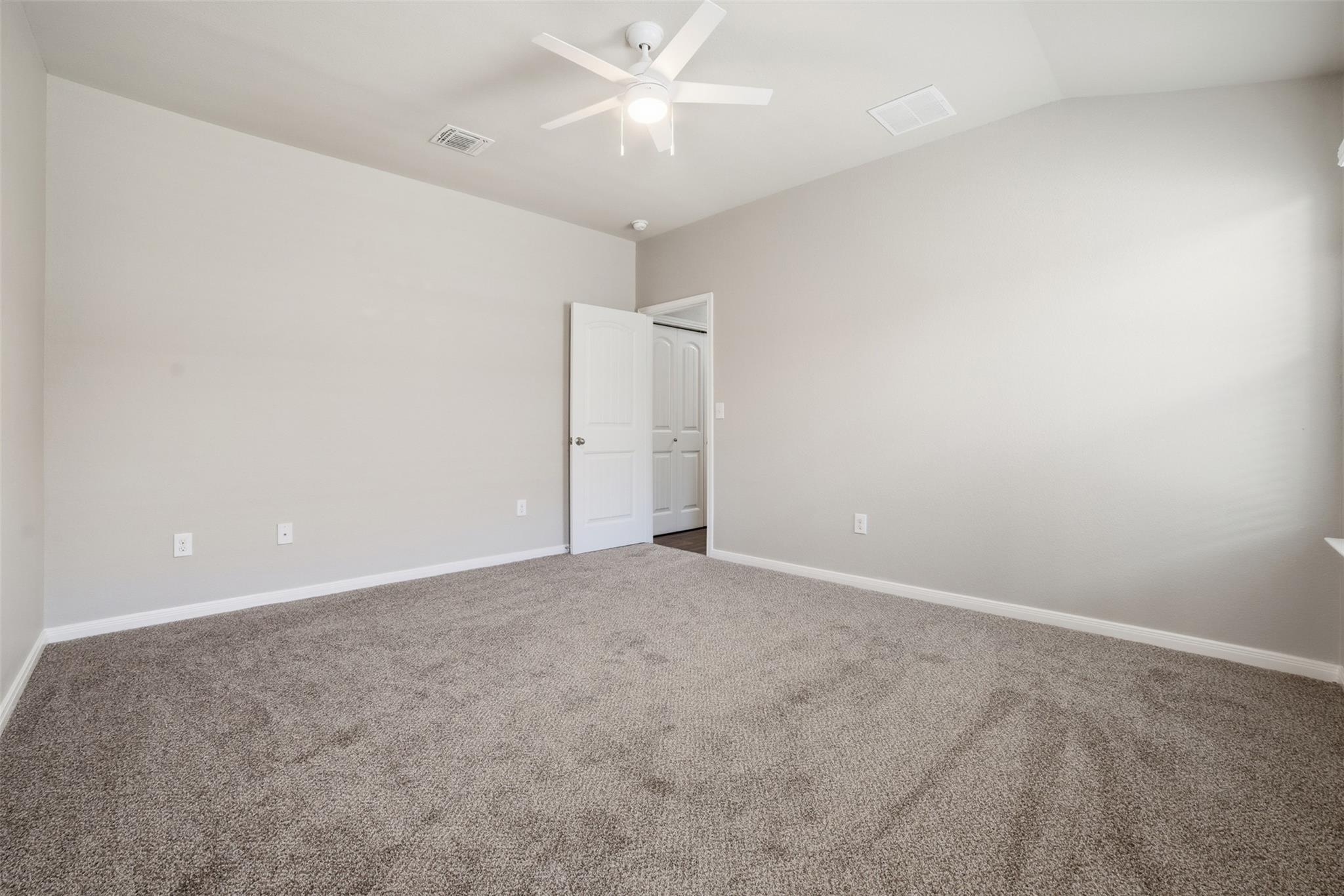 600 Marimoor Dr, Hutto, TX 78634