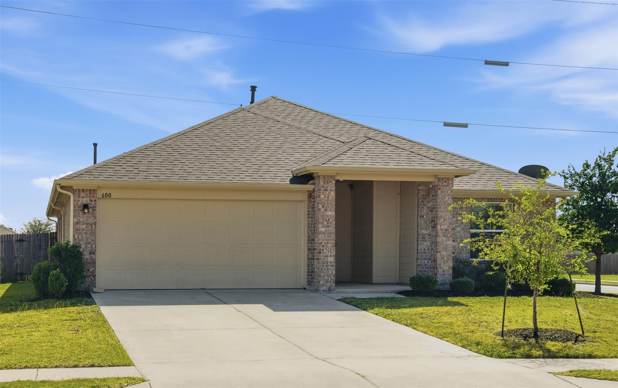 600 Marimoor Dr, Hutto, TX 78634