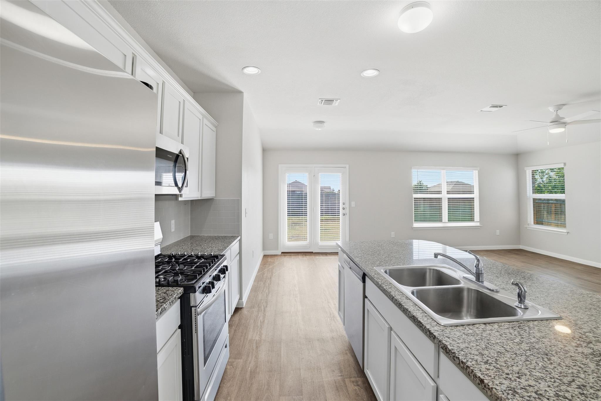 600 Marimoor Dr, Hutto, TX 78634