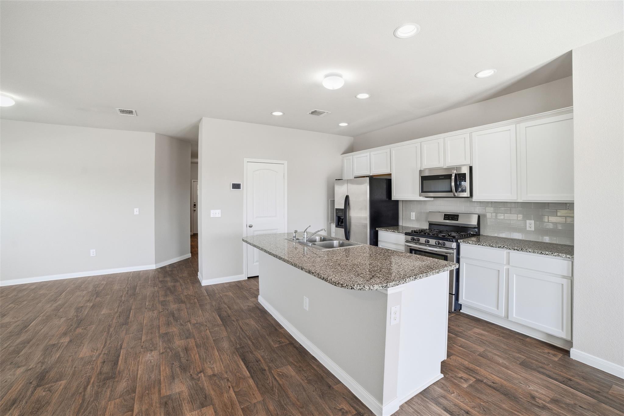 600 Marimoor Dr, Hutto, TX 78634