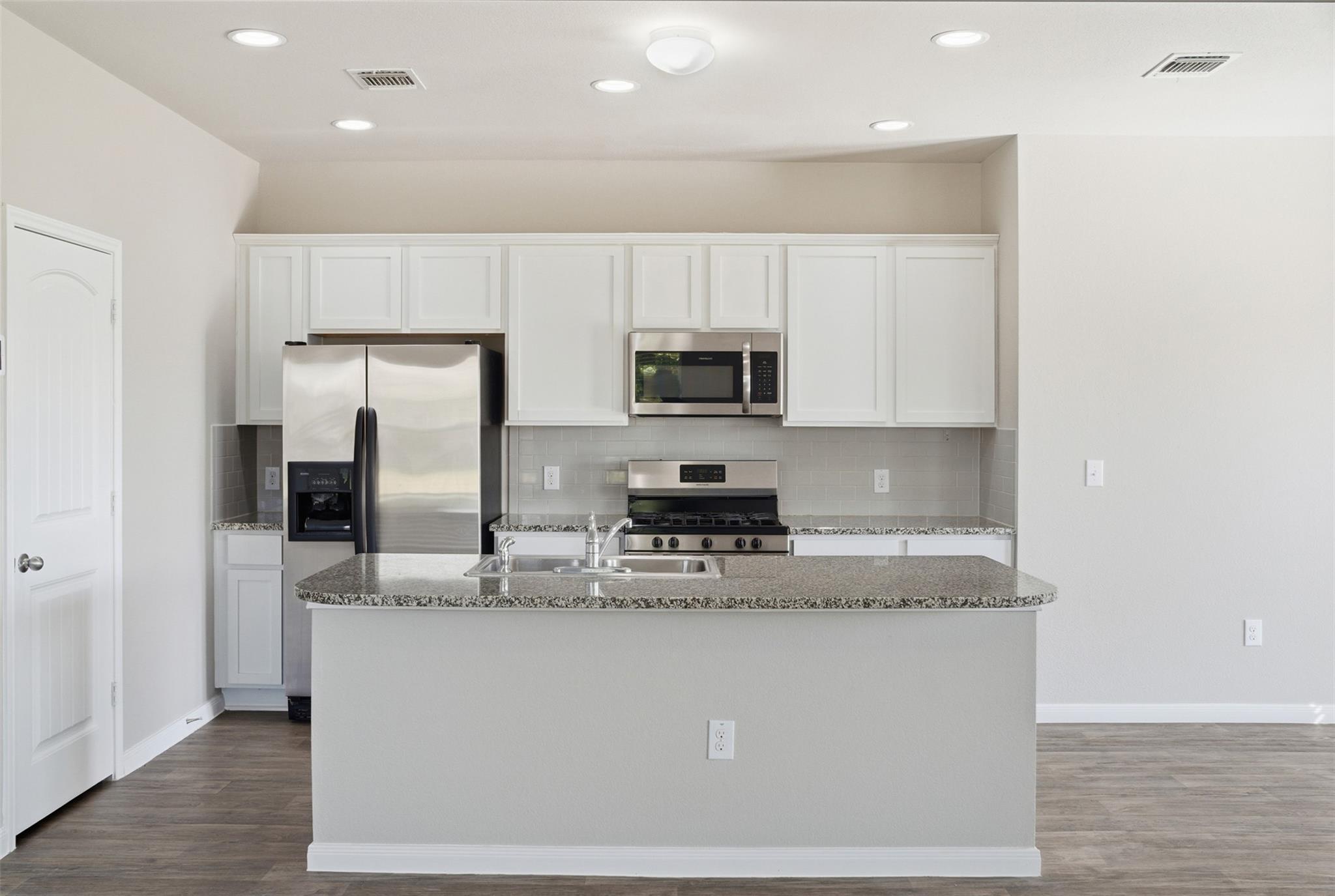 600 Marimoor Dr, Hutto, TX 78634