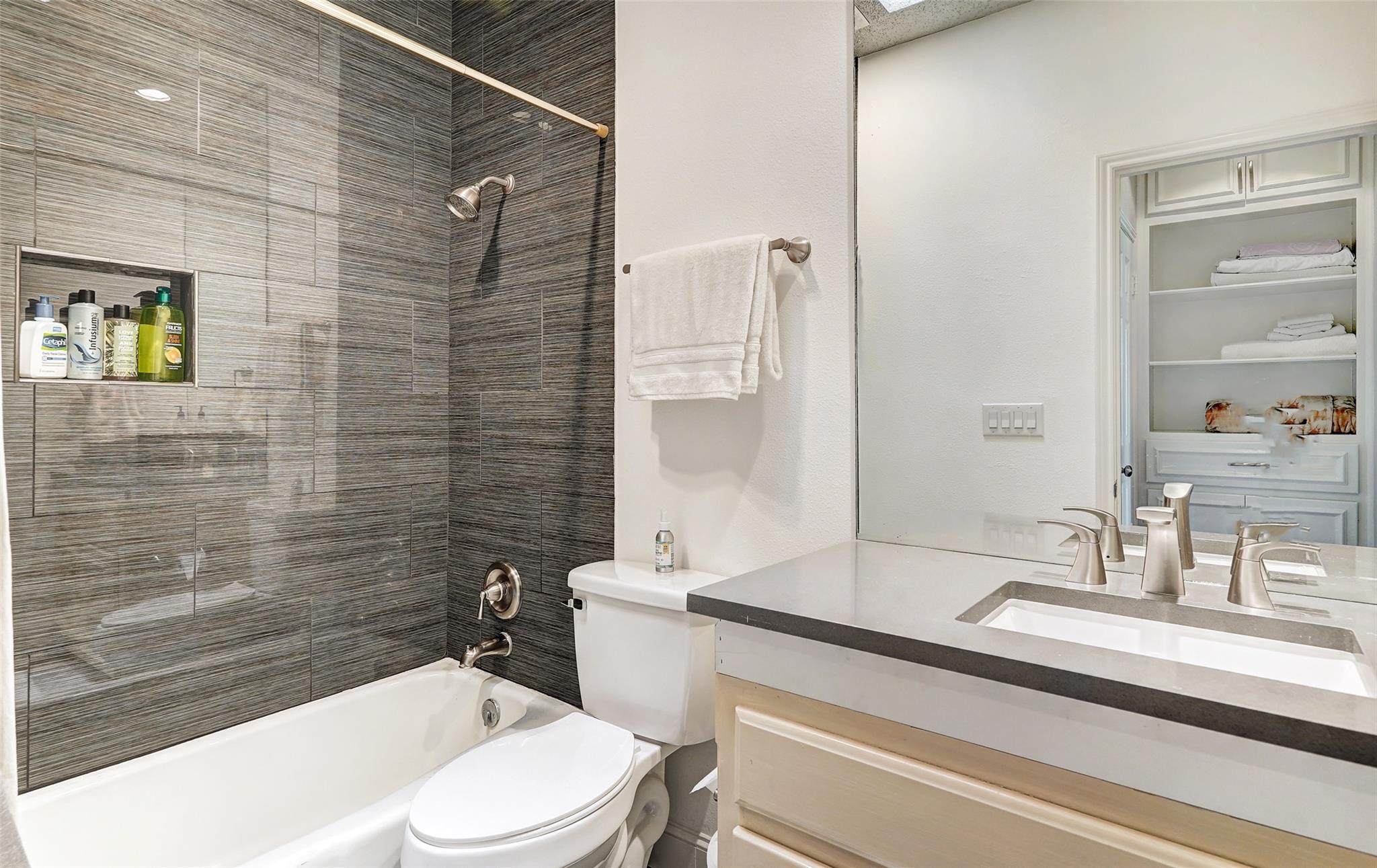 16 Tournament Way Tournament Way, The Hills, TX 78738