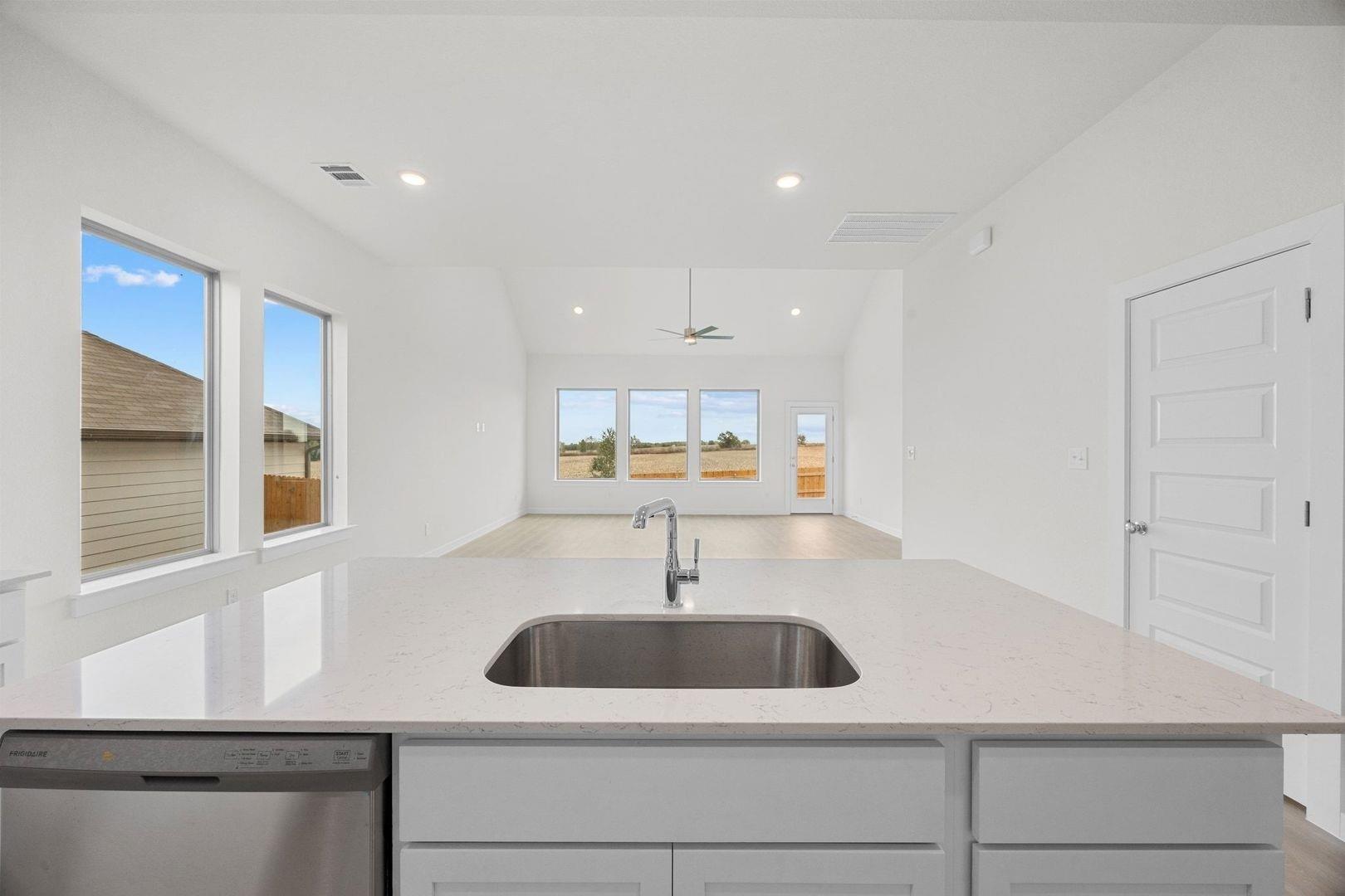 106 Divisadero Dr, Hutto, TX 78634