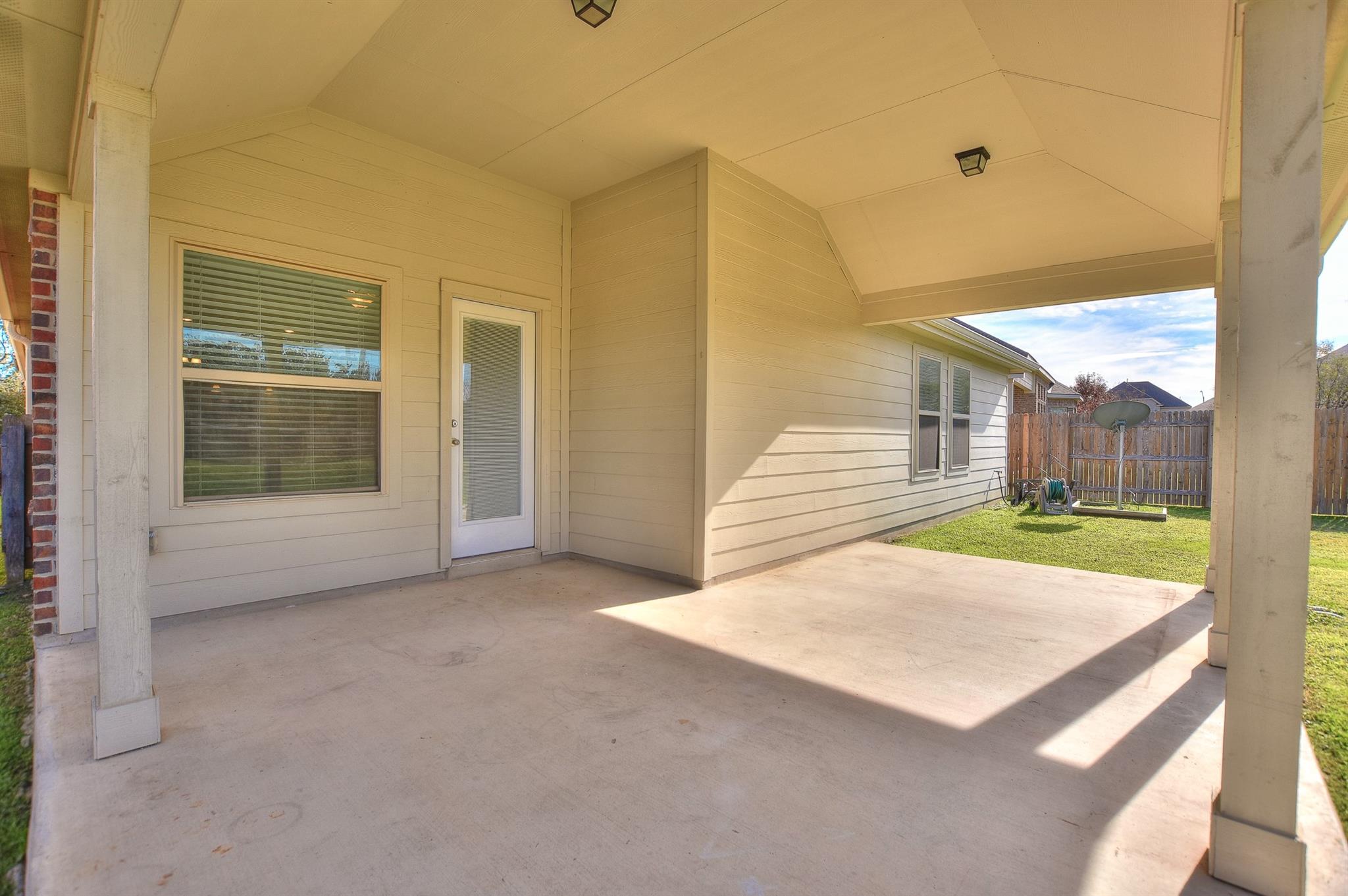 409 Bluehaw Dr, Georgetown, TX 78628