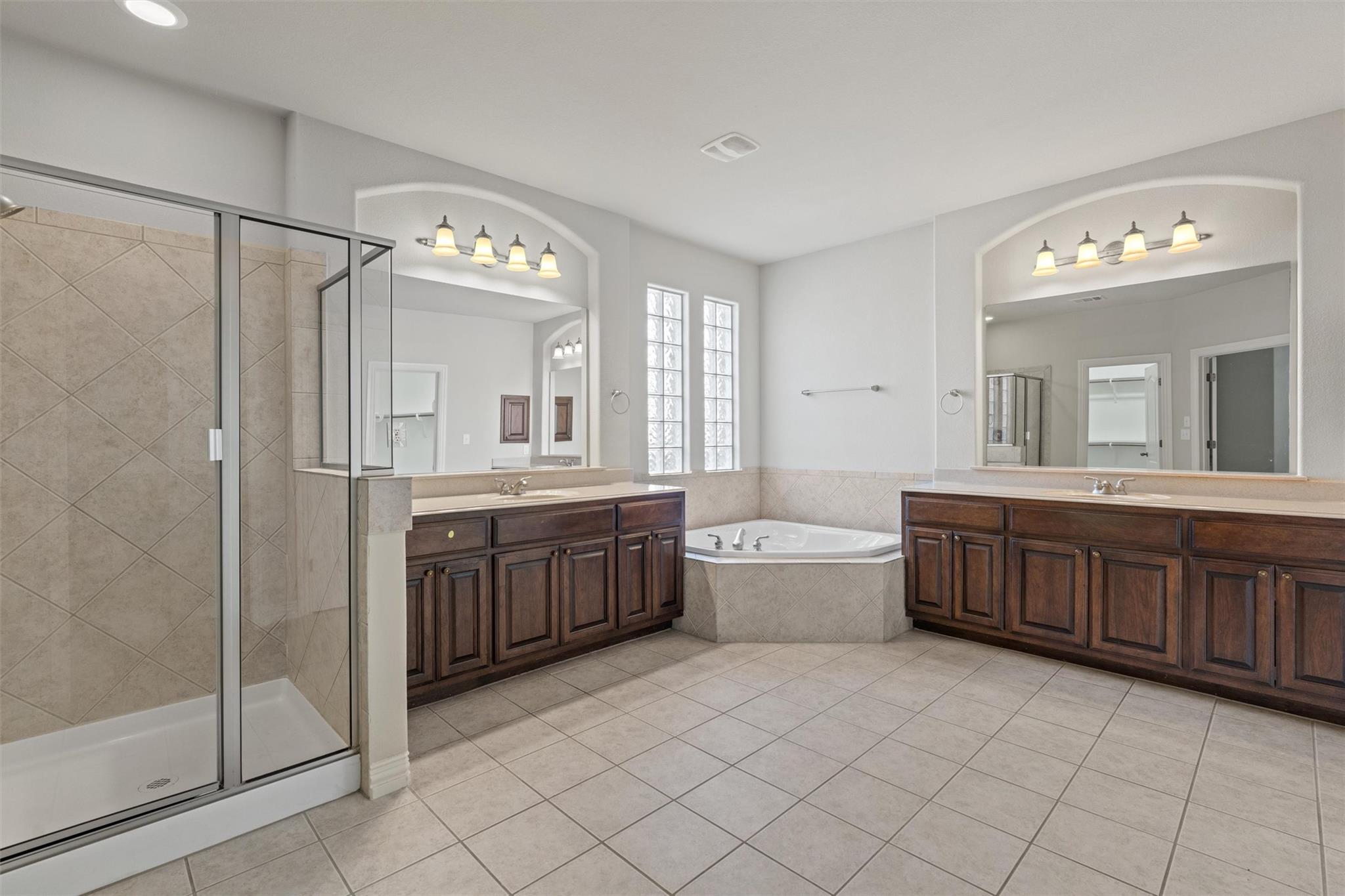 1240 Pine Forest Cir, Round Rock, TX 78665