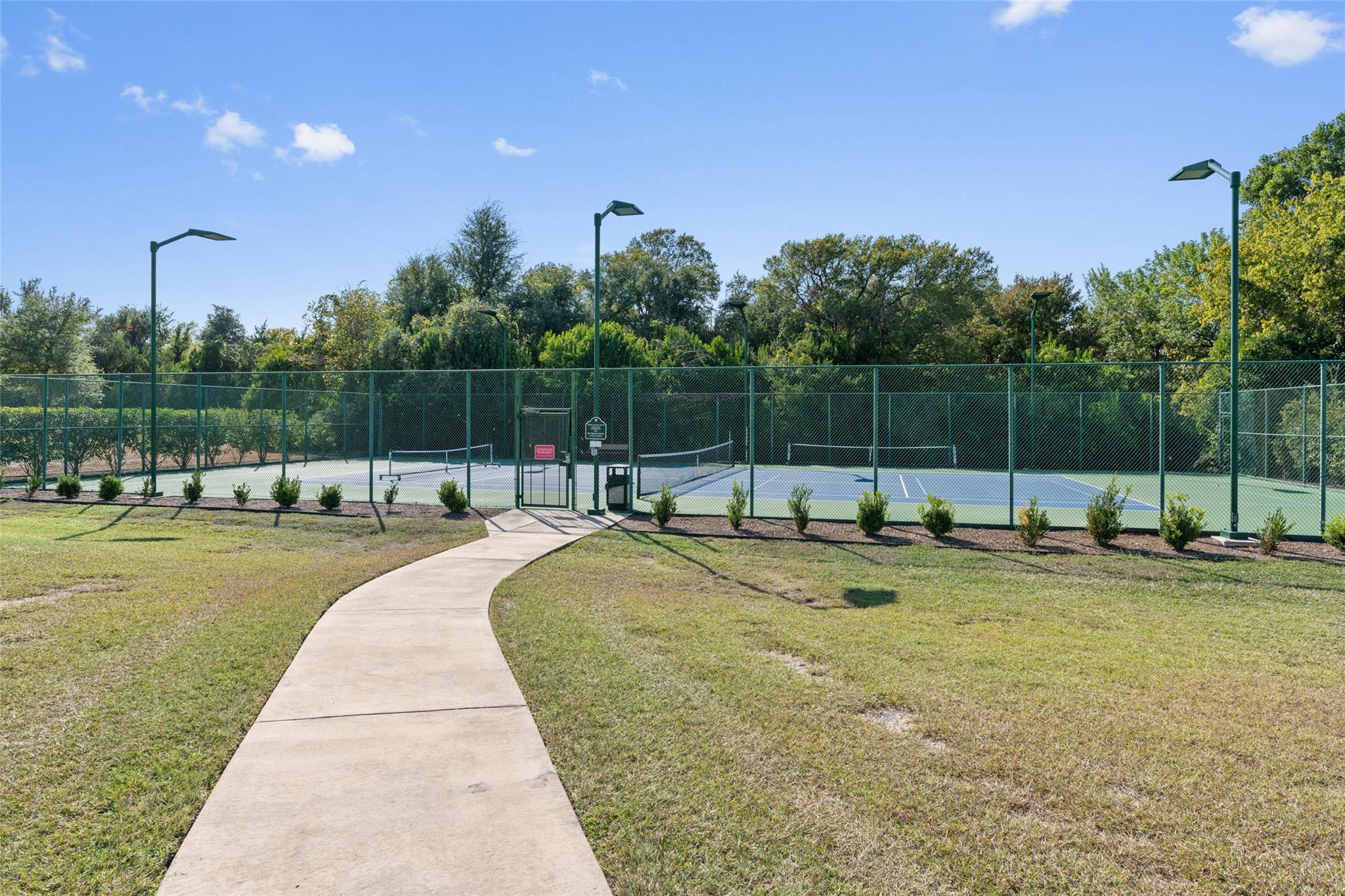 1240 Pine Forest Cir, Round Rock, TX 78665