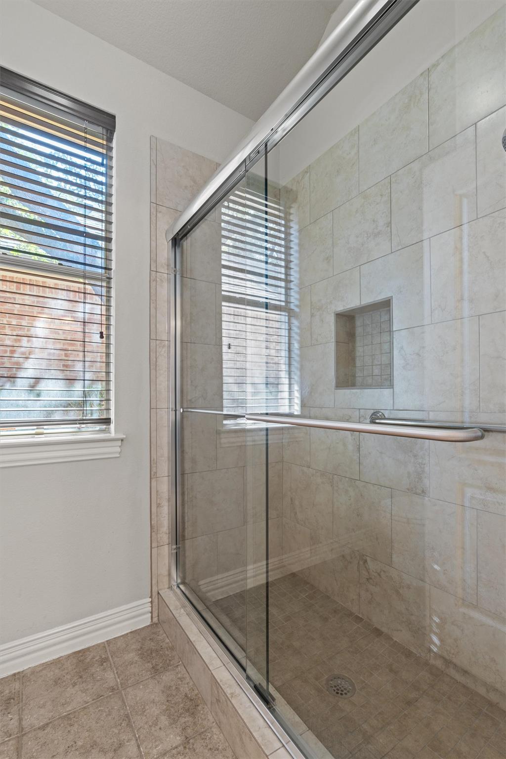 1240 Pine Forest Cir, Round Rock, TX 78665