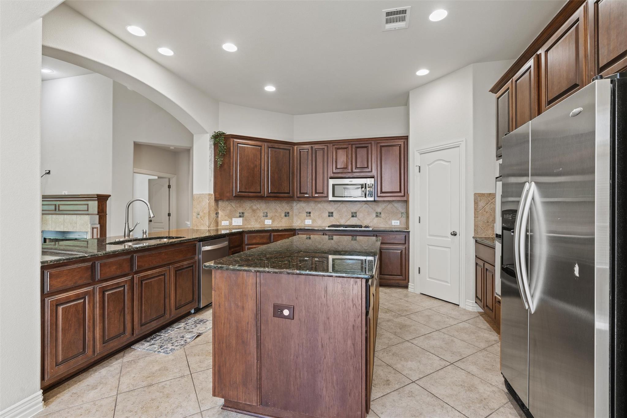 1240 Pine Forest Cir, Round Rock, TX 78665