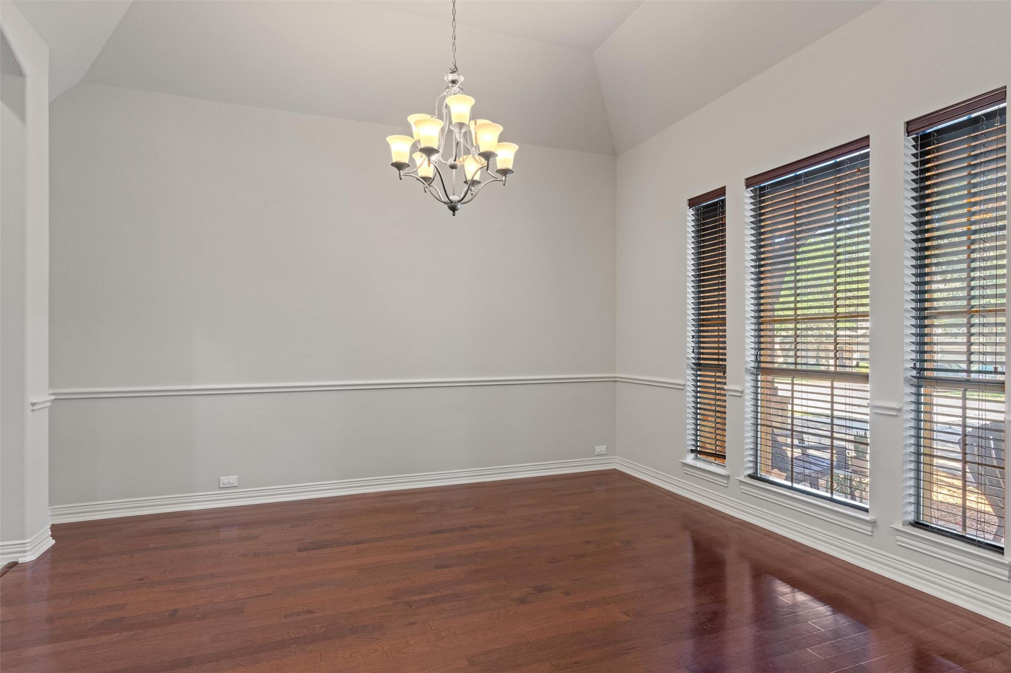 1240 Pine Forest Cir, Round Rock, TX 78665