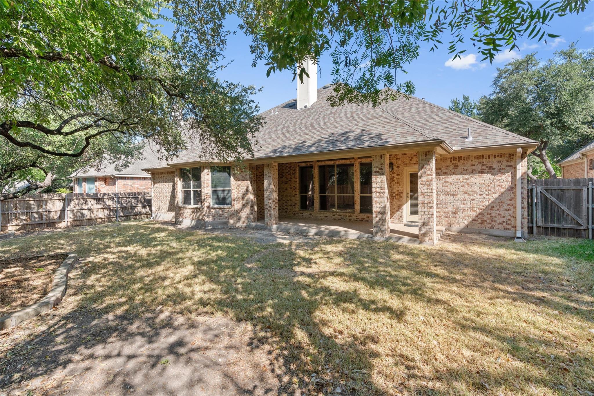 1240 Pine Forest Cir, Round Rock, TX 78665