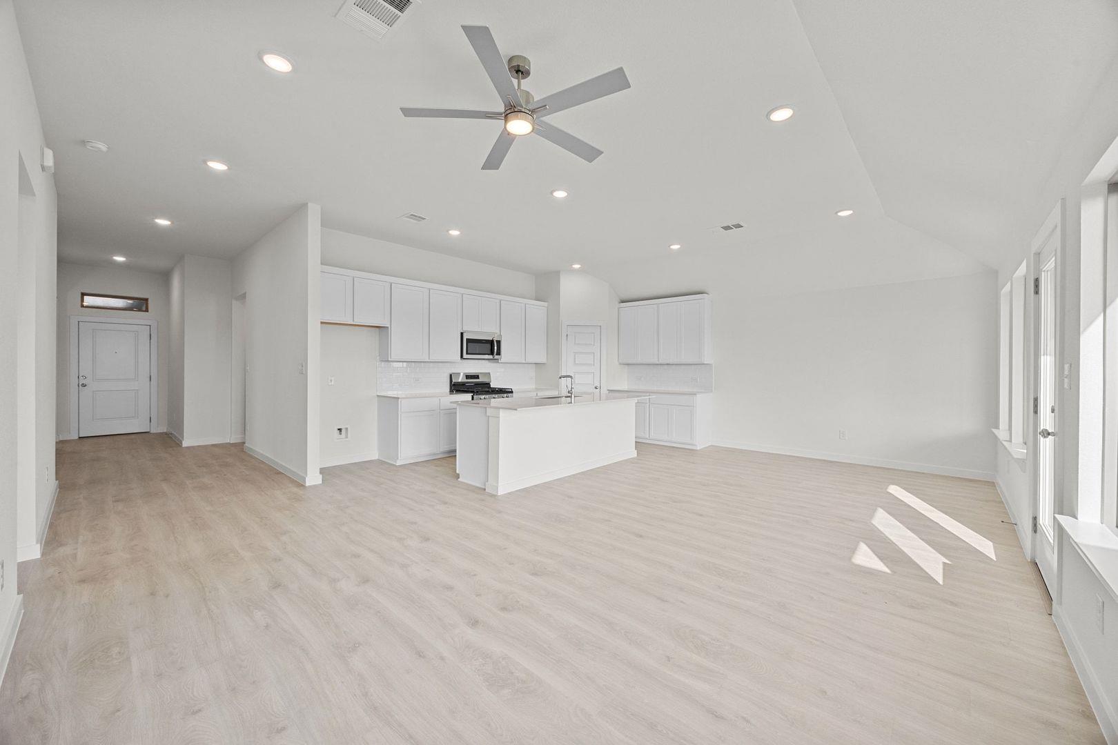 108 Divisadero Dr, Hutto, TX 78634