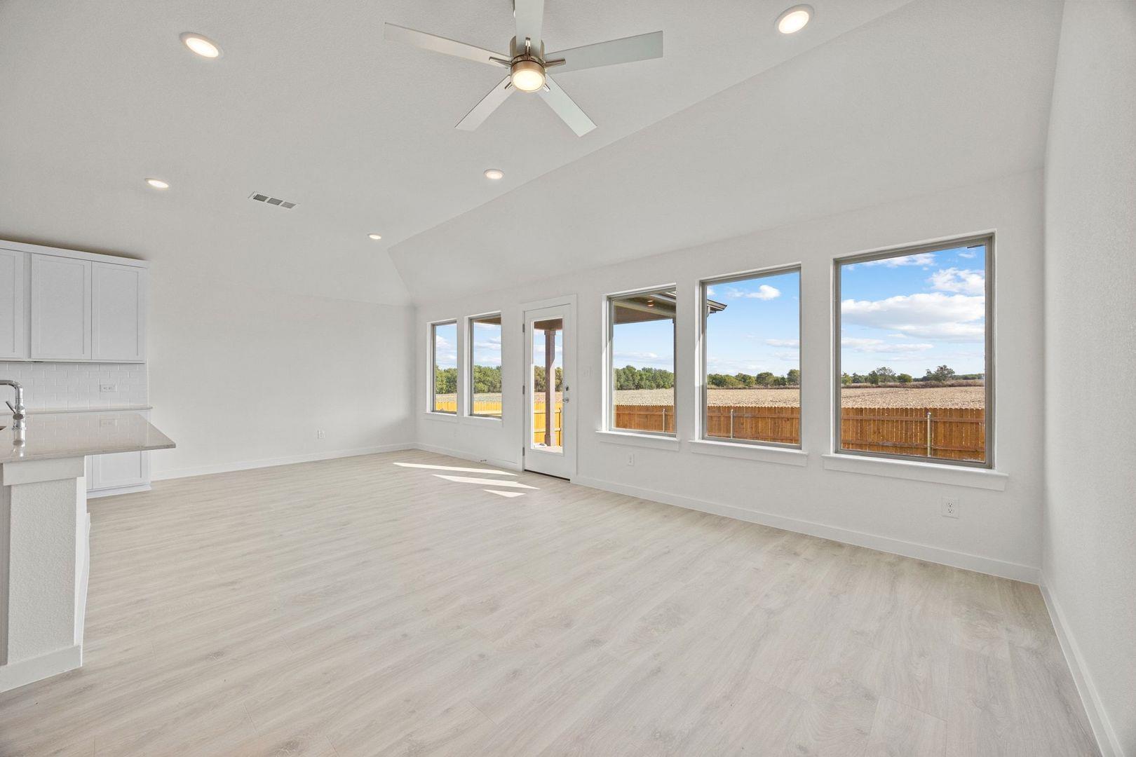 108 Divisadero Dr, Hutto, TX 78634