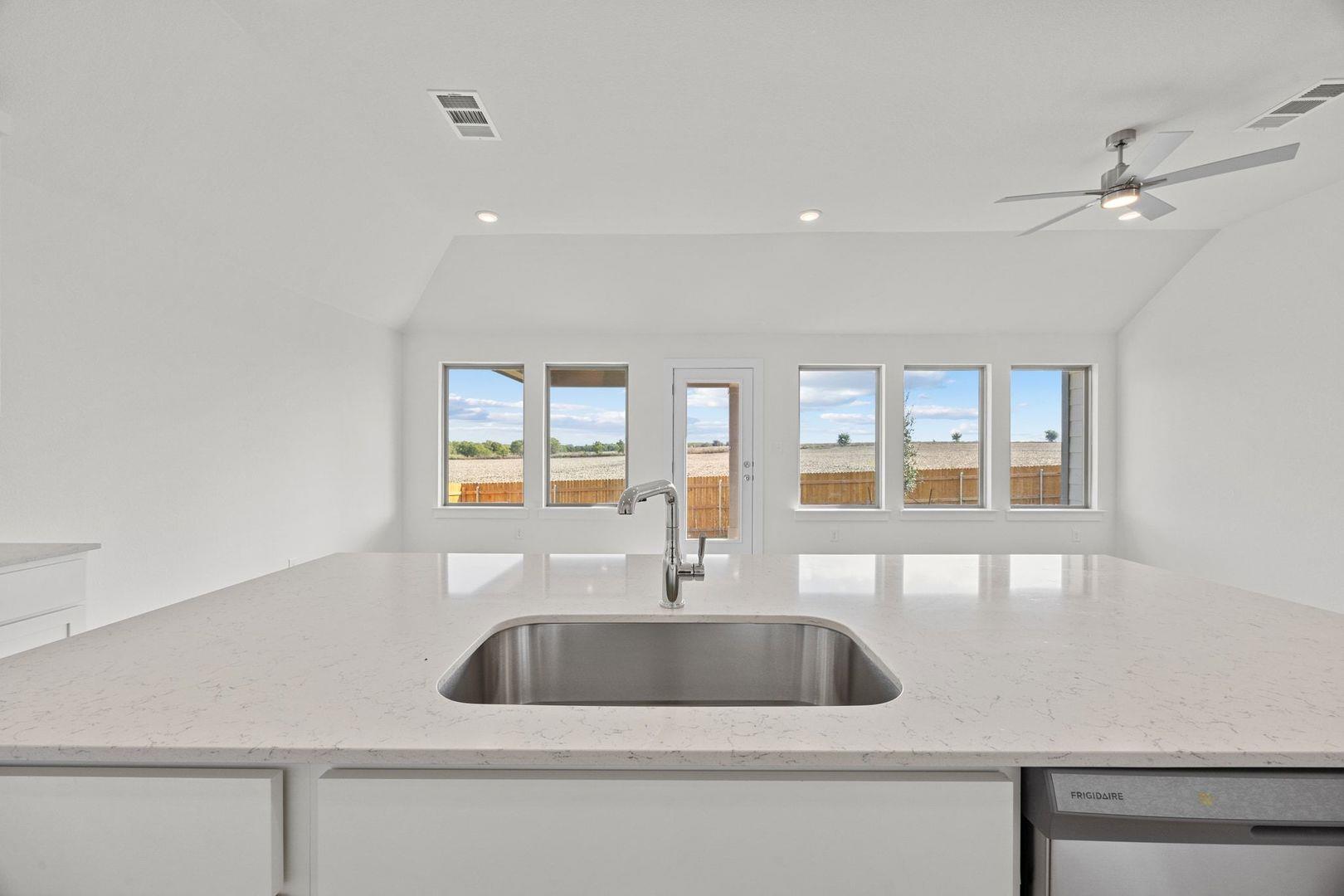 108 Divisadero Dr, Hutto, TX 78634