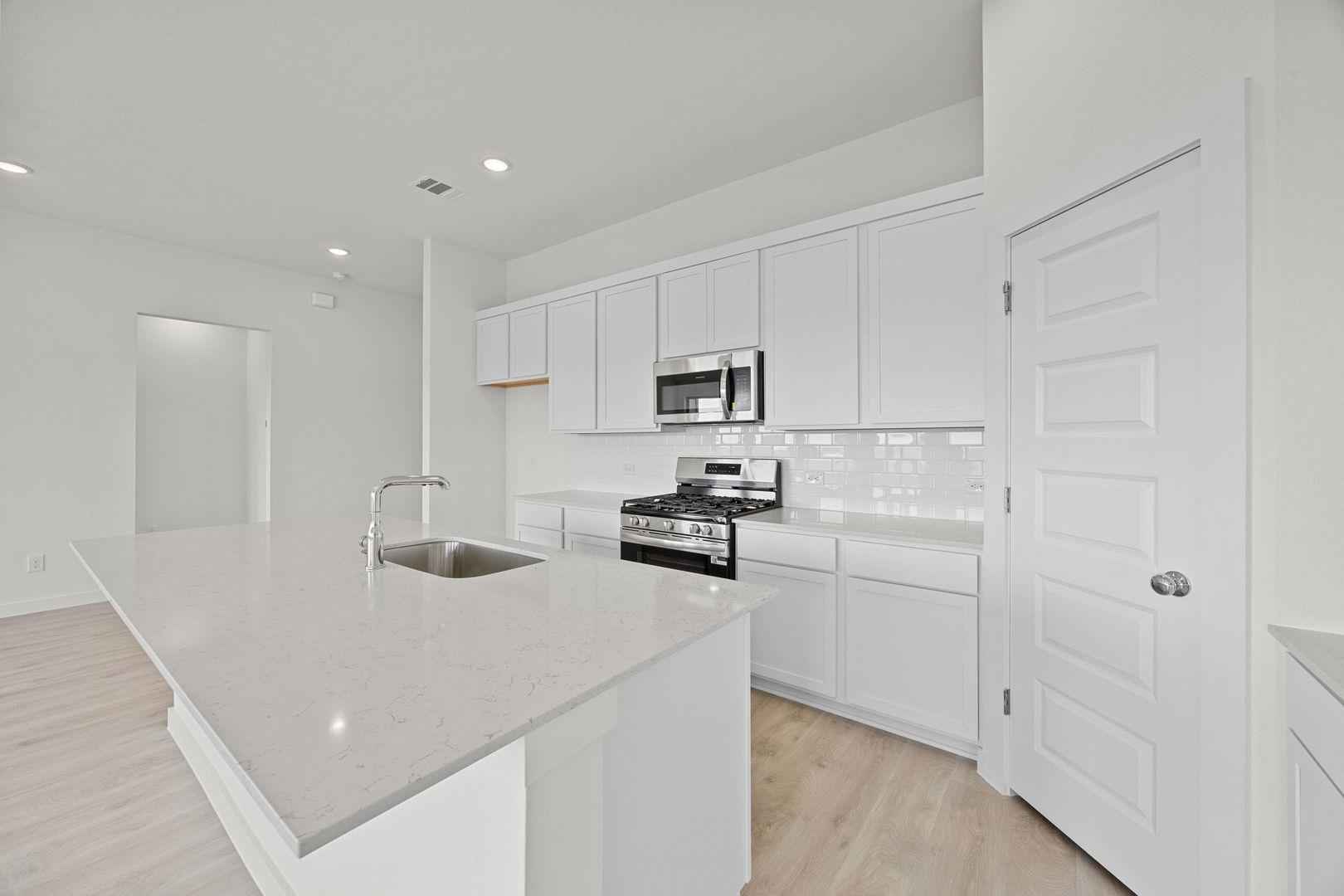 108 Divisadero Dr, Hutto, TX 78634