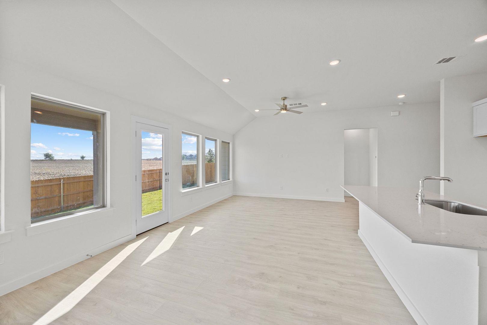 108 Divisadero Dr, Hutto, TX 78634