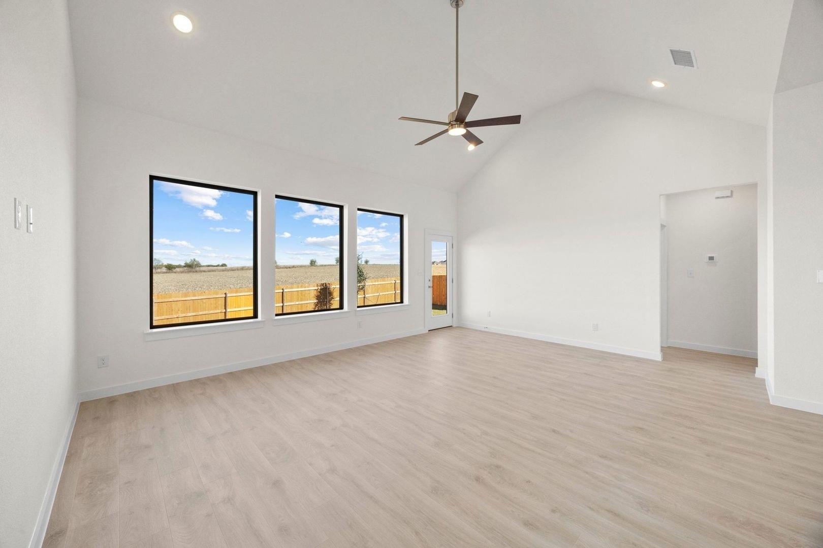 112 Divisadero Dr, Hutto, TX 78634