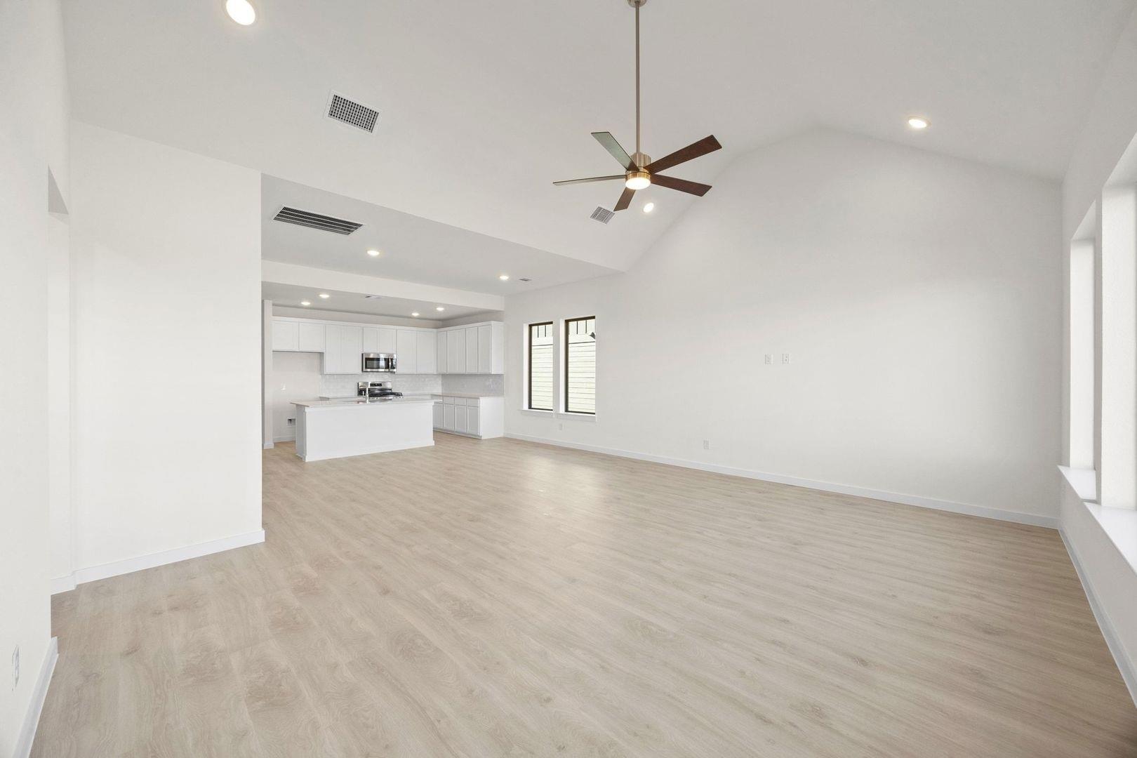 112 Divisadero Dr, Hutto, TX 78634