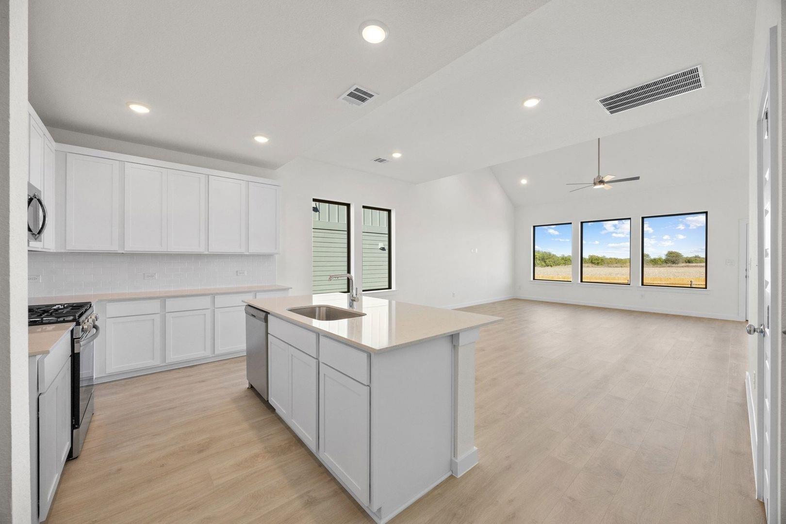 112 Divisadero Dr, Hutto, TX 78634