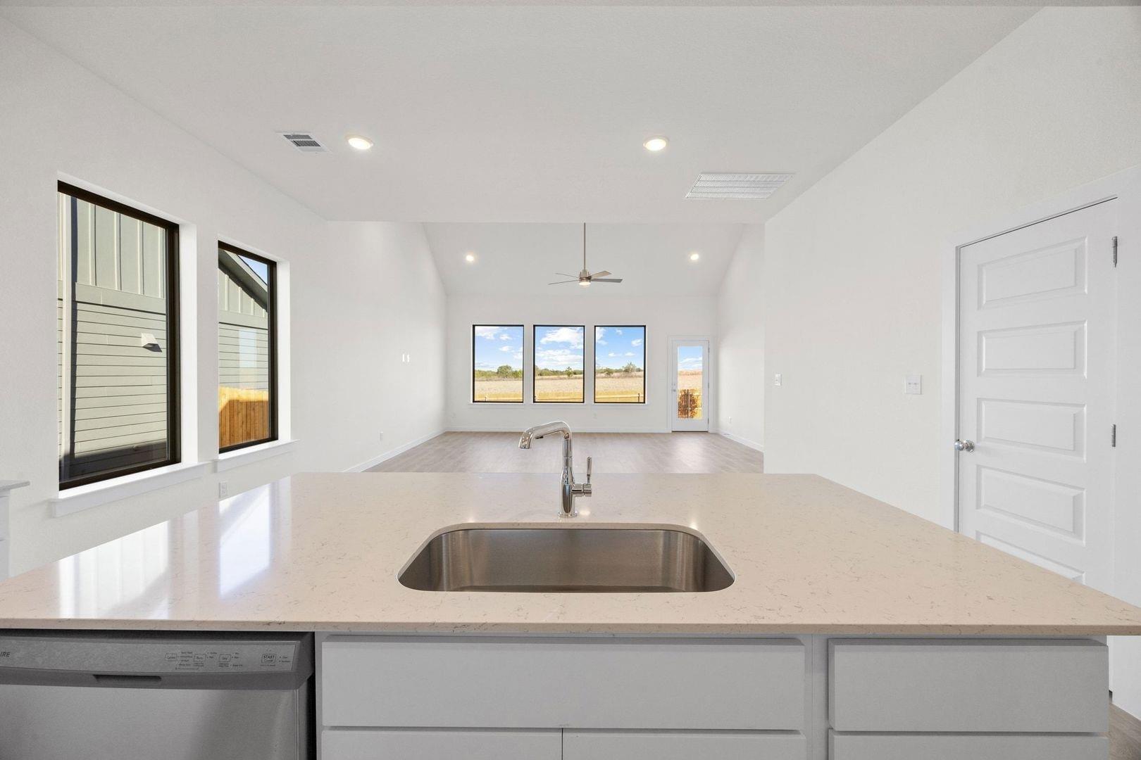 112 Divisadero Dr, Hutto, TX 78634