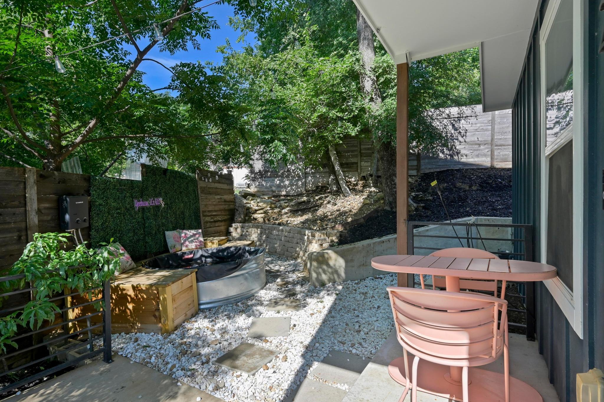 1210 Luna St # 2, Austin, TX 78721