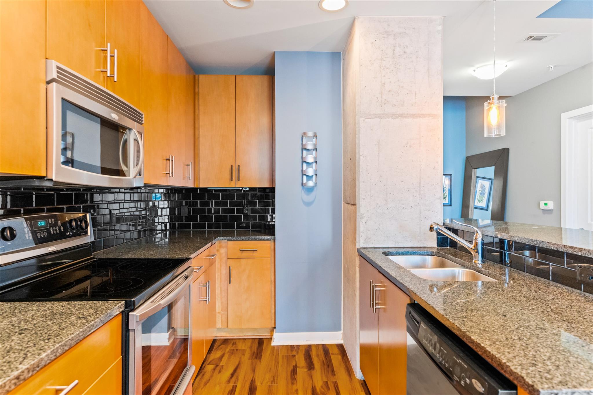 360 Nueces St # 2006, Austin, TX 78701