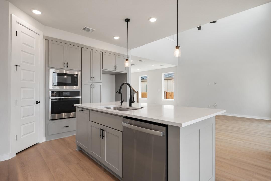 118 Granit Oak Drive, Dripping Springs, TX 78620