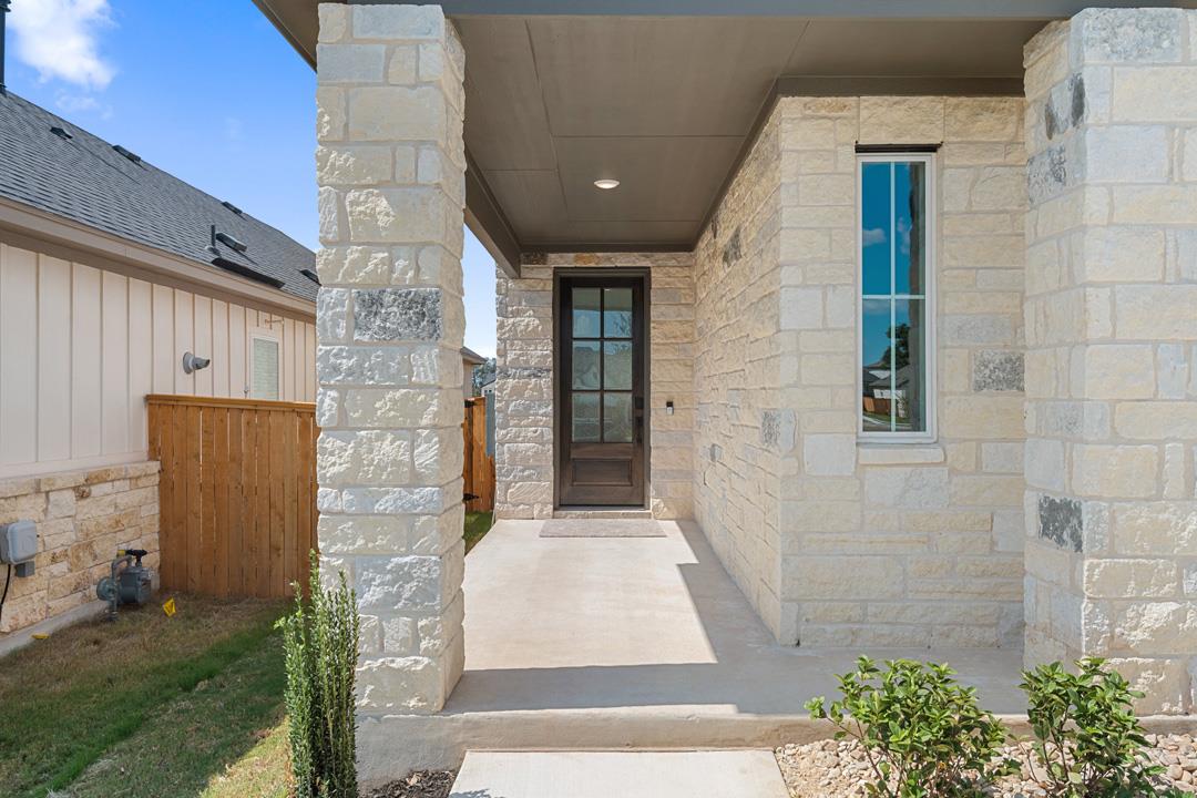 118 Granit Oak Drive, Dripping Springs, TX 78620