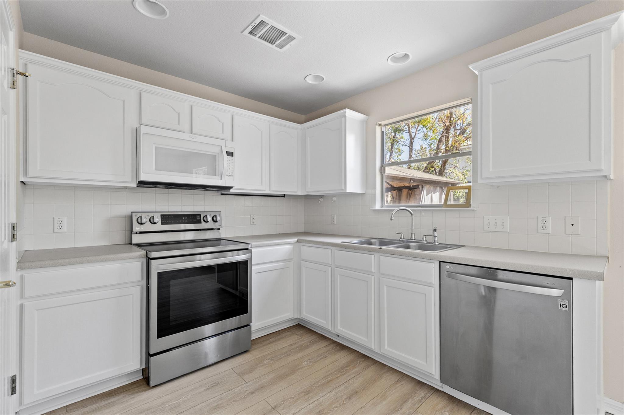 102 Orange Tree Ln, Georgetown, TX 78626