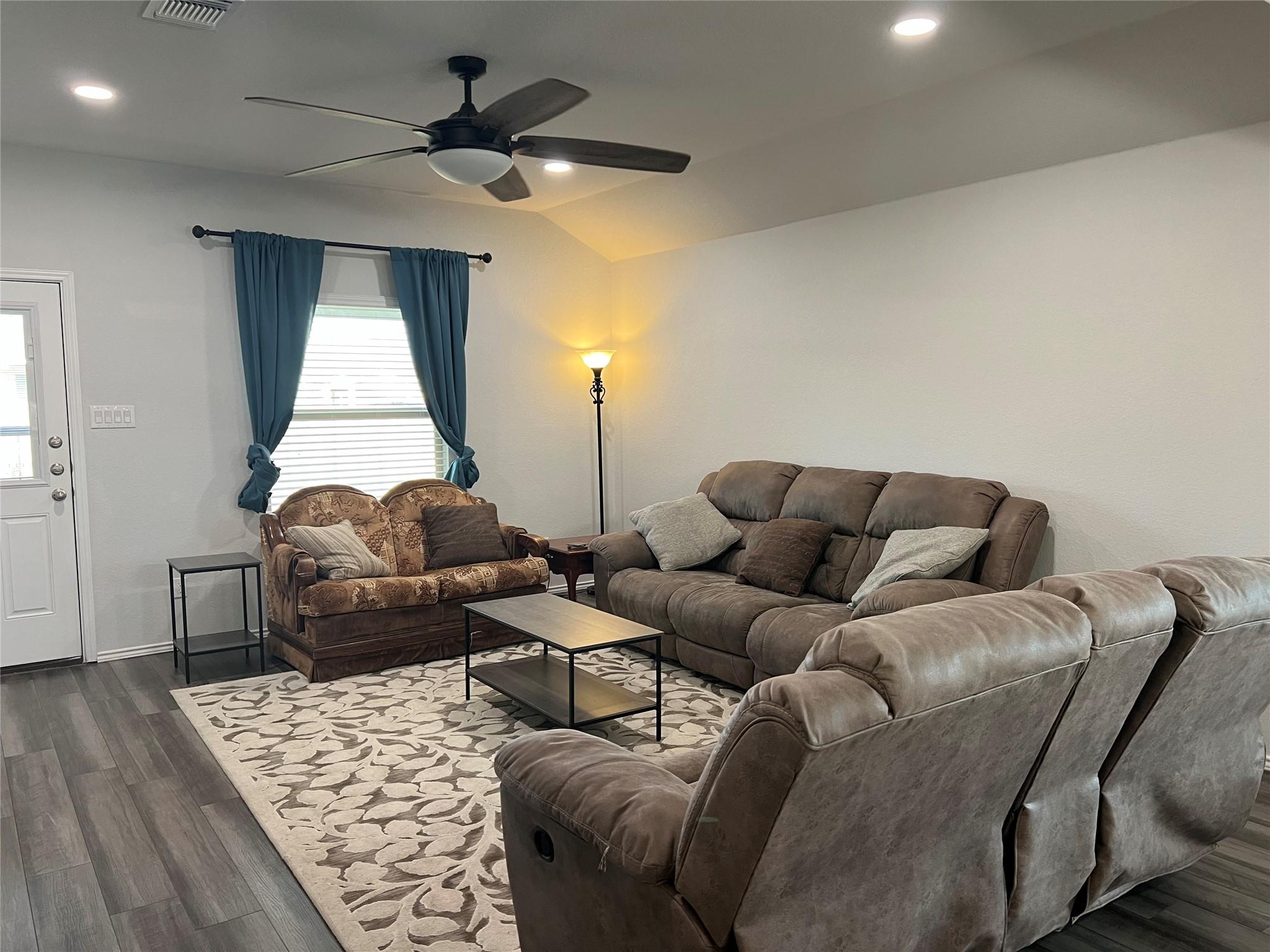 200 Nathaniel Dr, Taylor, TX 76574