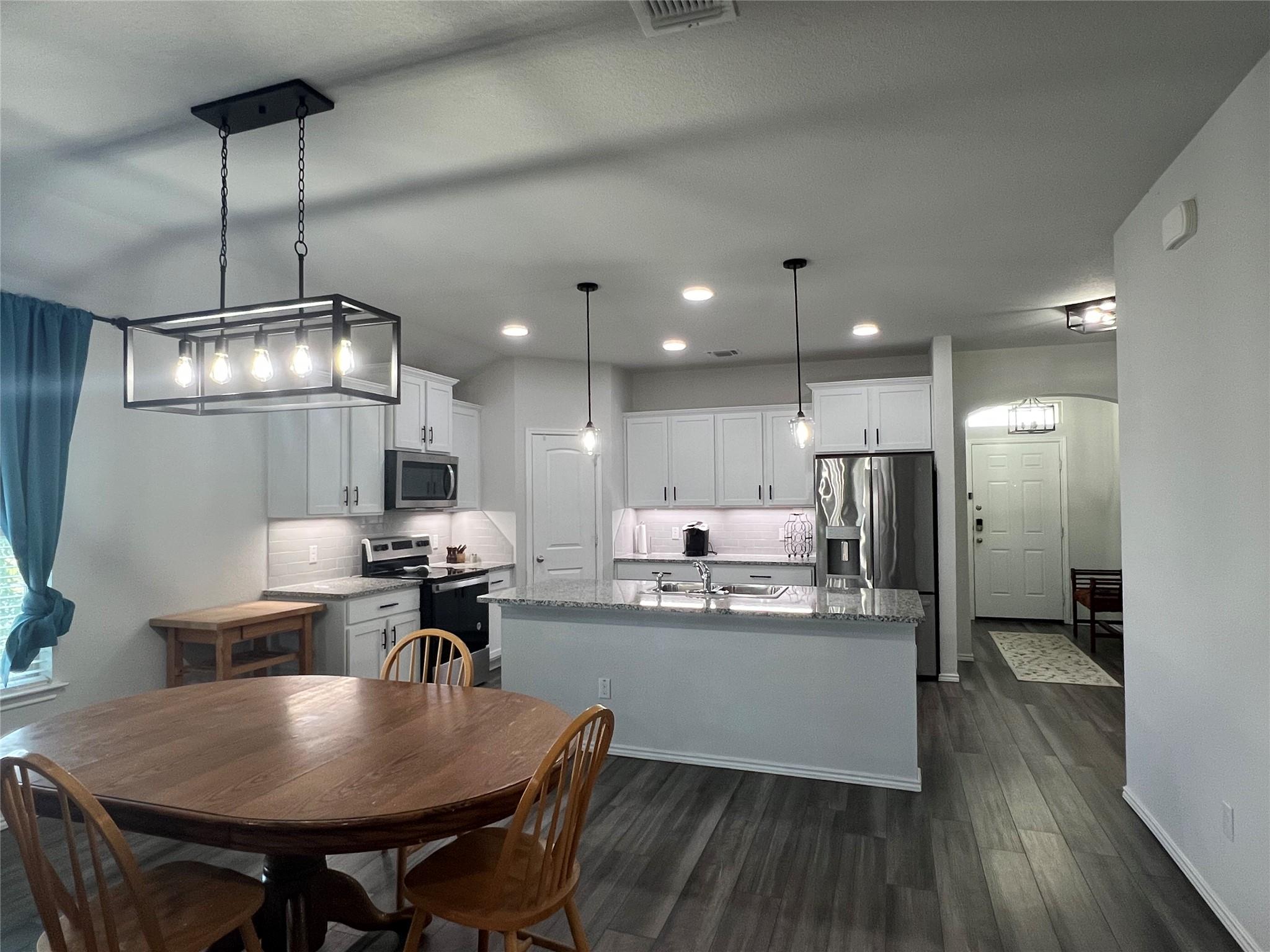 200 Nathaniel Dr, Taylor, TX 76574