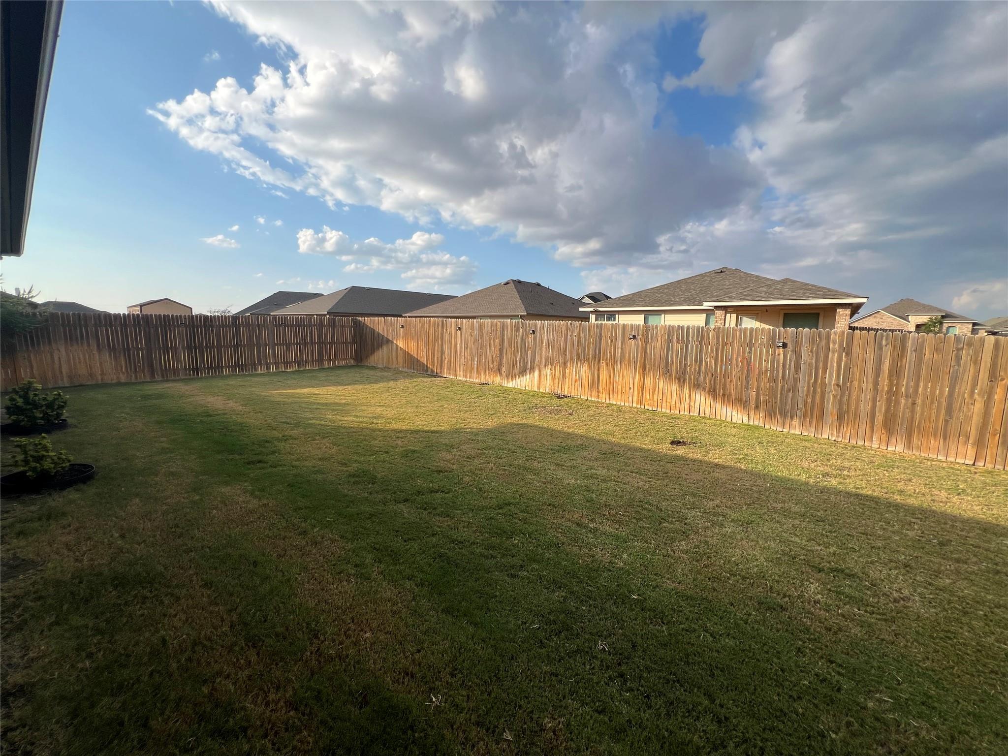 200 Nathaniel Dr, Taylor, TX 76574