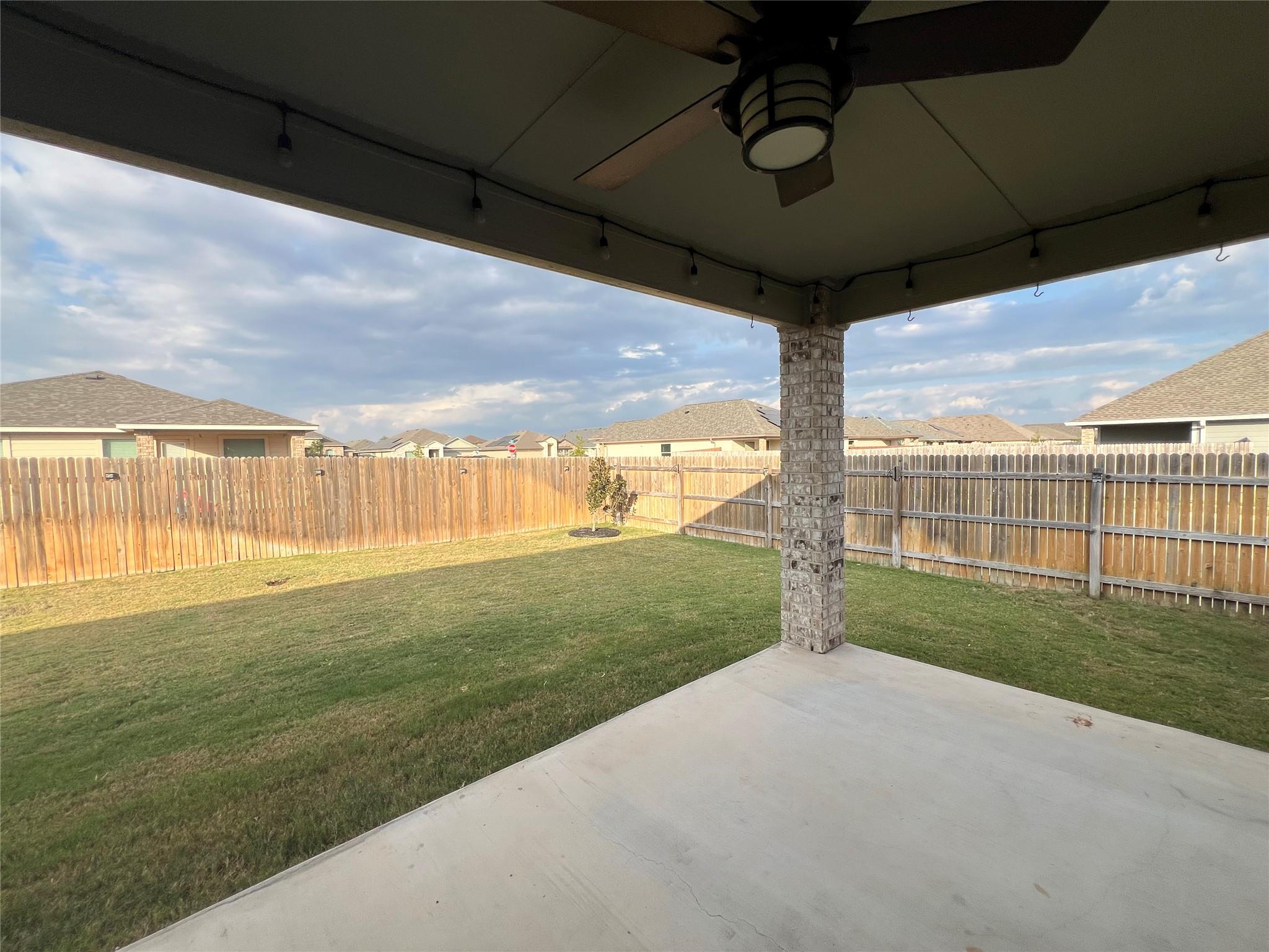 200 Nathaniel Dr, Taylor, TX 76574