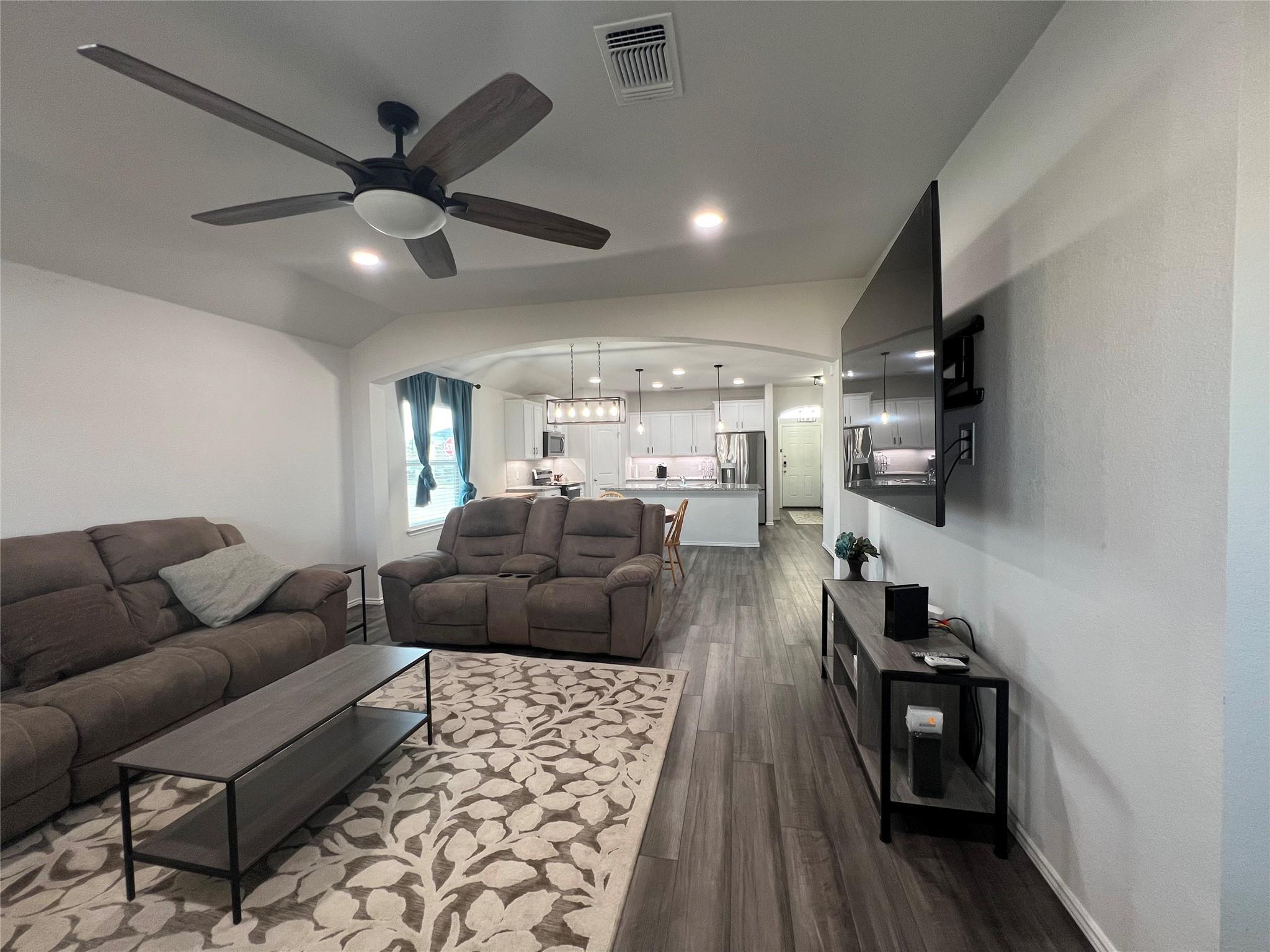 200 Nathaniel Dr, Taylor, TX 76574