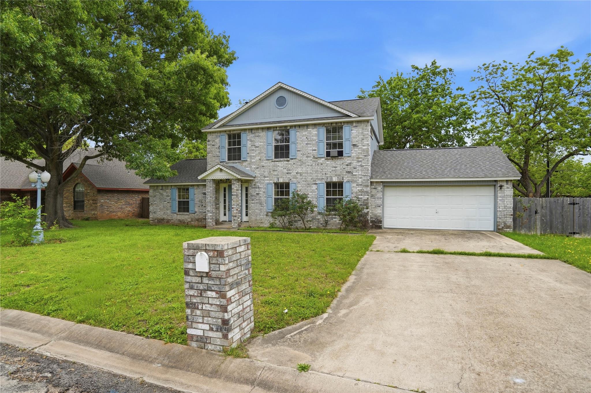 1201 Burkett Cir, Cameron, TX 76520