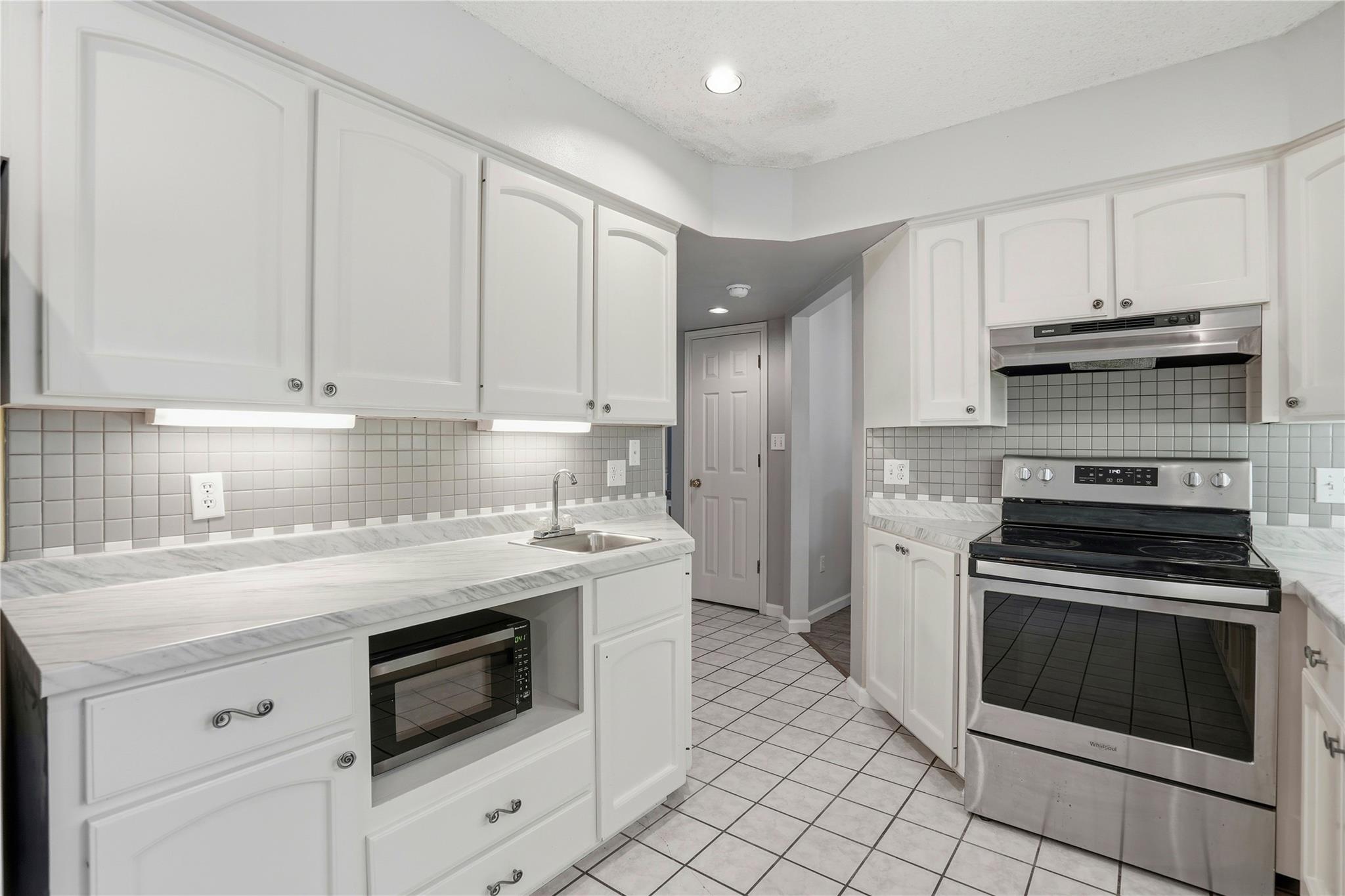 1201 Burkett Cir, Cameron, TX 76520